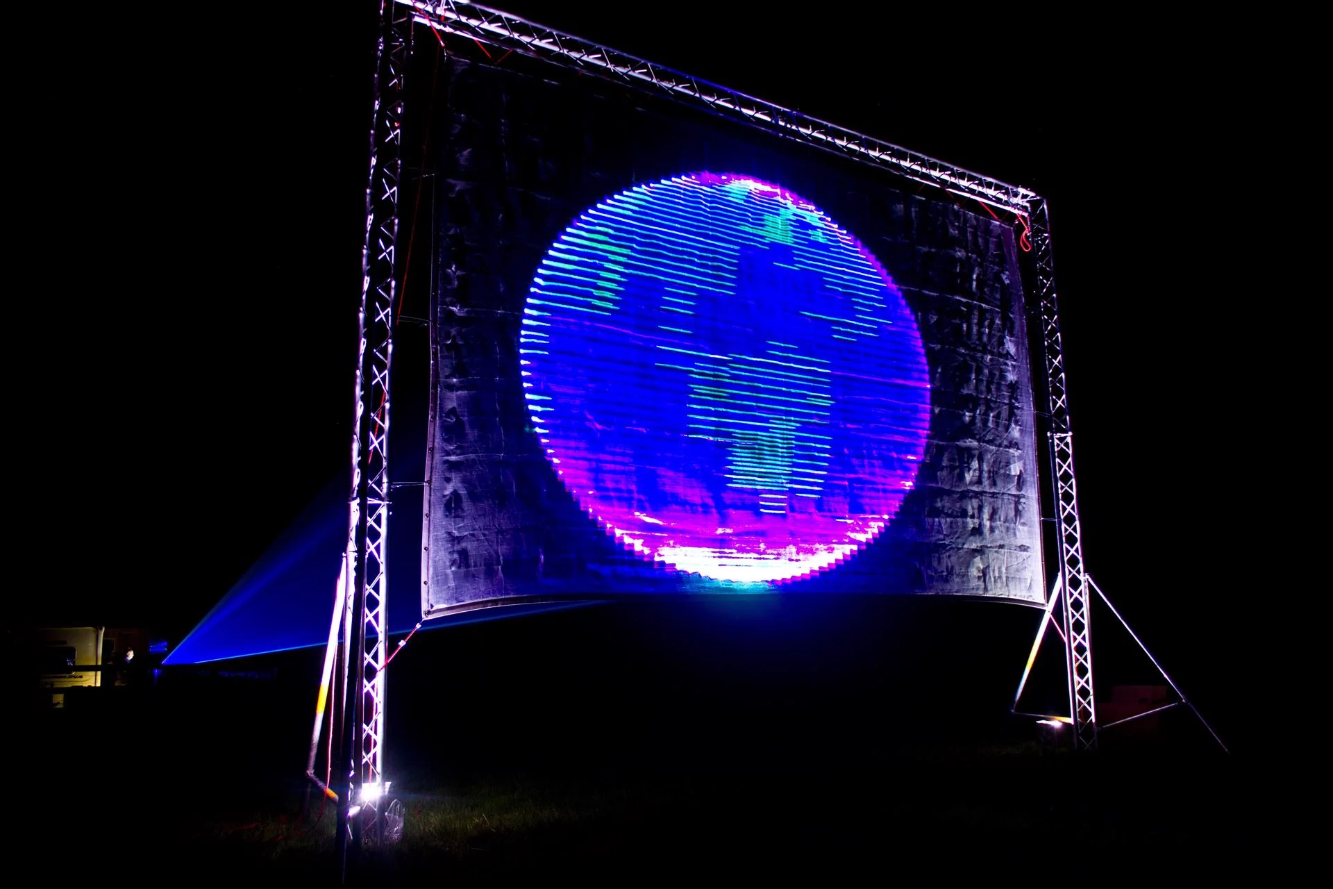 5m-high-laser-screen_21984666452_o-1920x1280.jpg