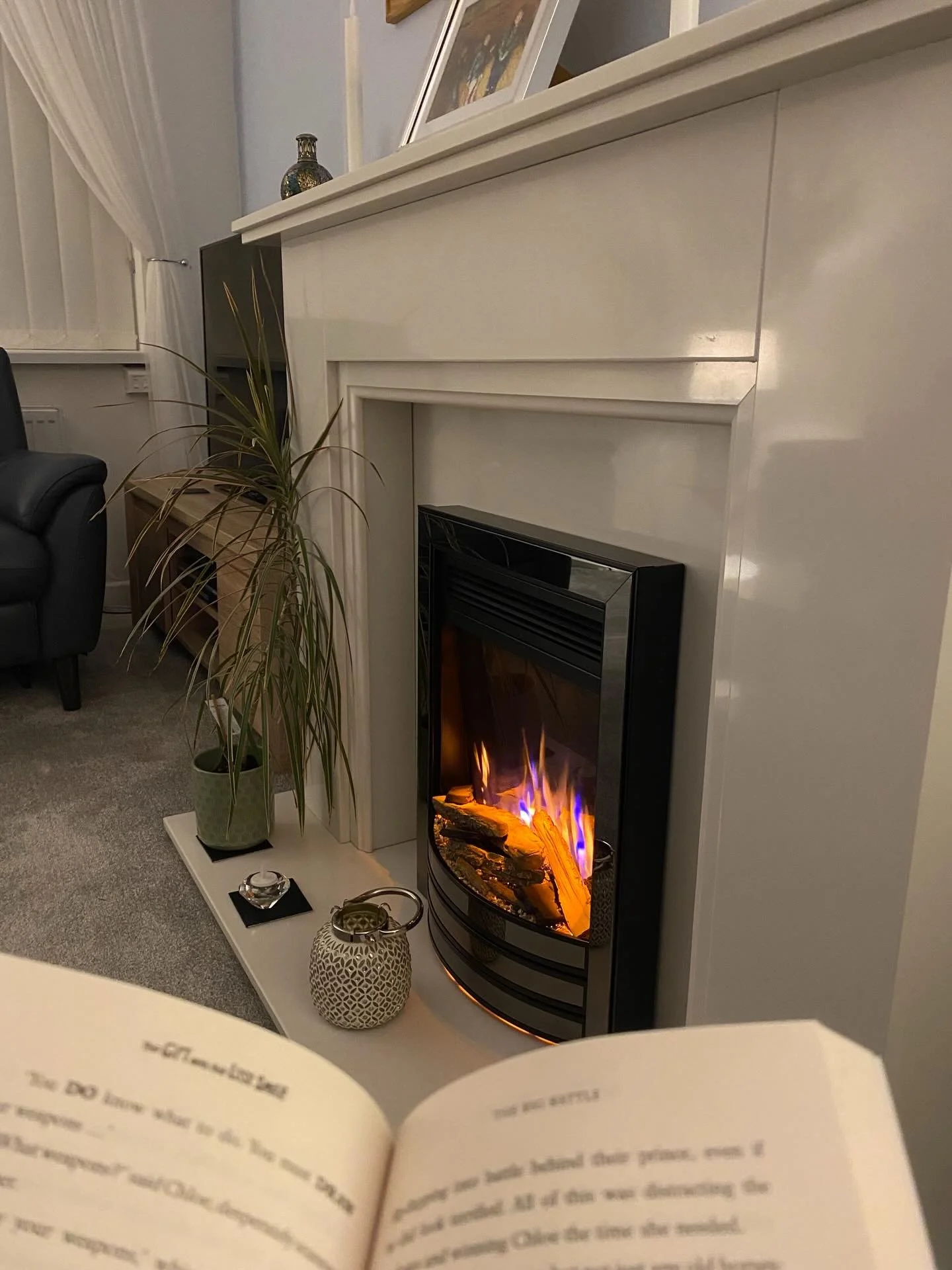 Do you choose a joyful slow start to your day? I&rsquo;ve always appreciated quiet early starts to my day. Currently engrossed in @realmirandahart children&rsquo;s book The Girl with the Lost Smile. Practising the art of finding joy. @konmari.co