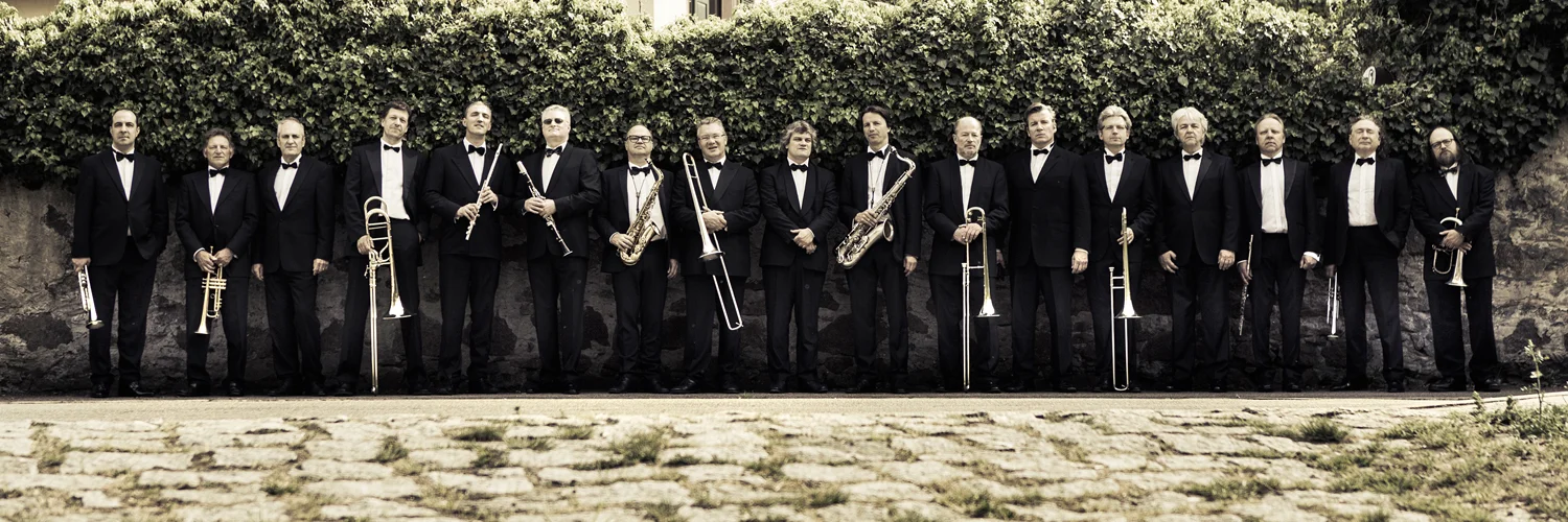 LarryCarlton-w-SWRBigBand-Banner01-SWR-1500x500.jpg