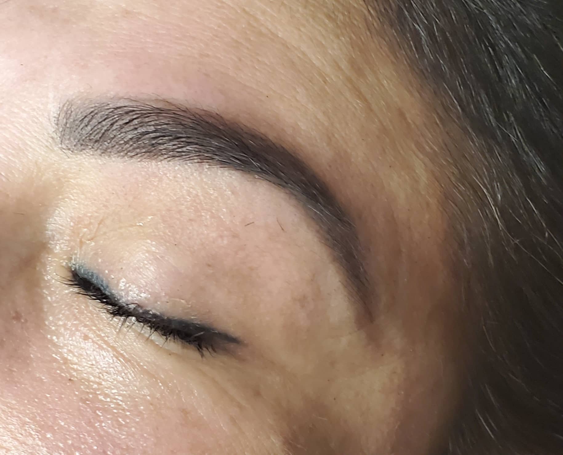 Brow shaping ans tint