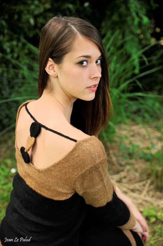 over the shoulder modelled.jpg