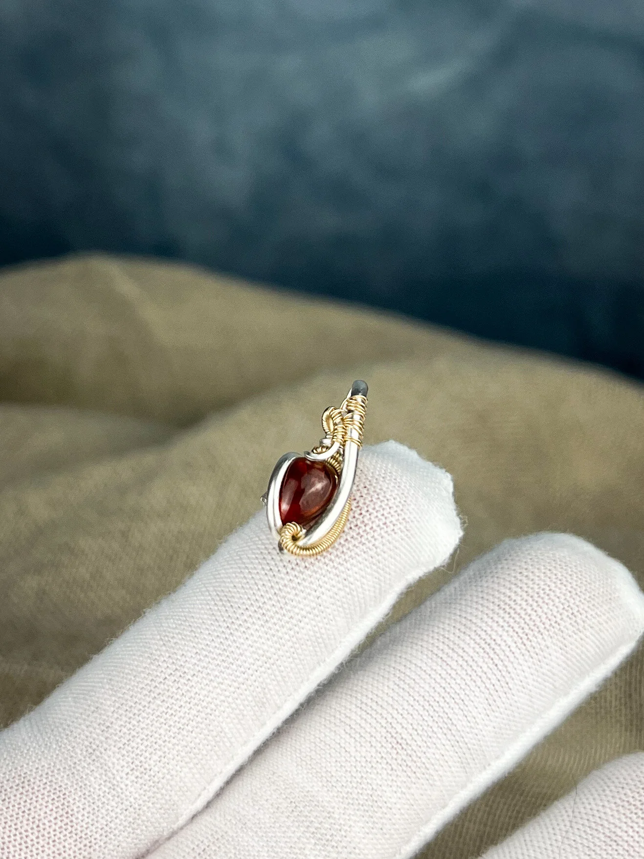 3BE77208-4D91-4C7E-8E9D-81C2AF120A12