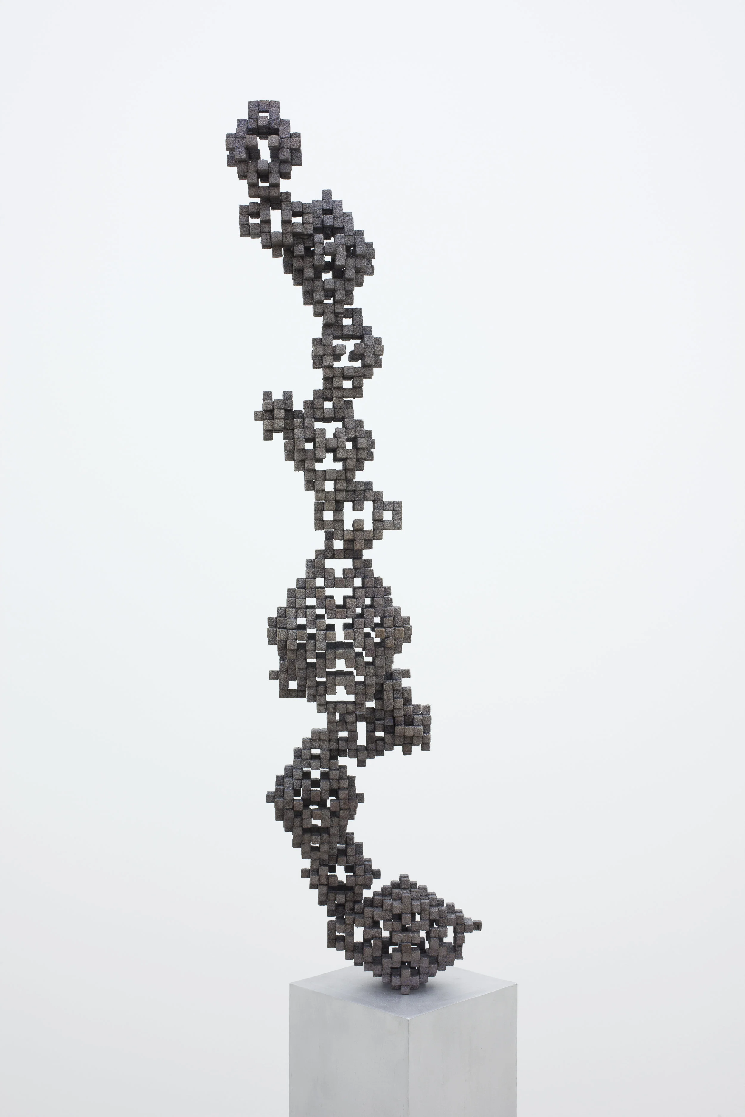 Cristalmath (petite) 3 (2,5,7), 2013, vue 1 bronze 58,4 cm x 21,5 cm x 177,7 cm