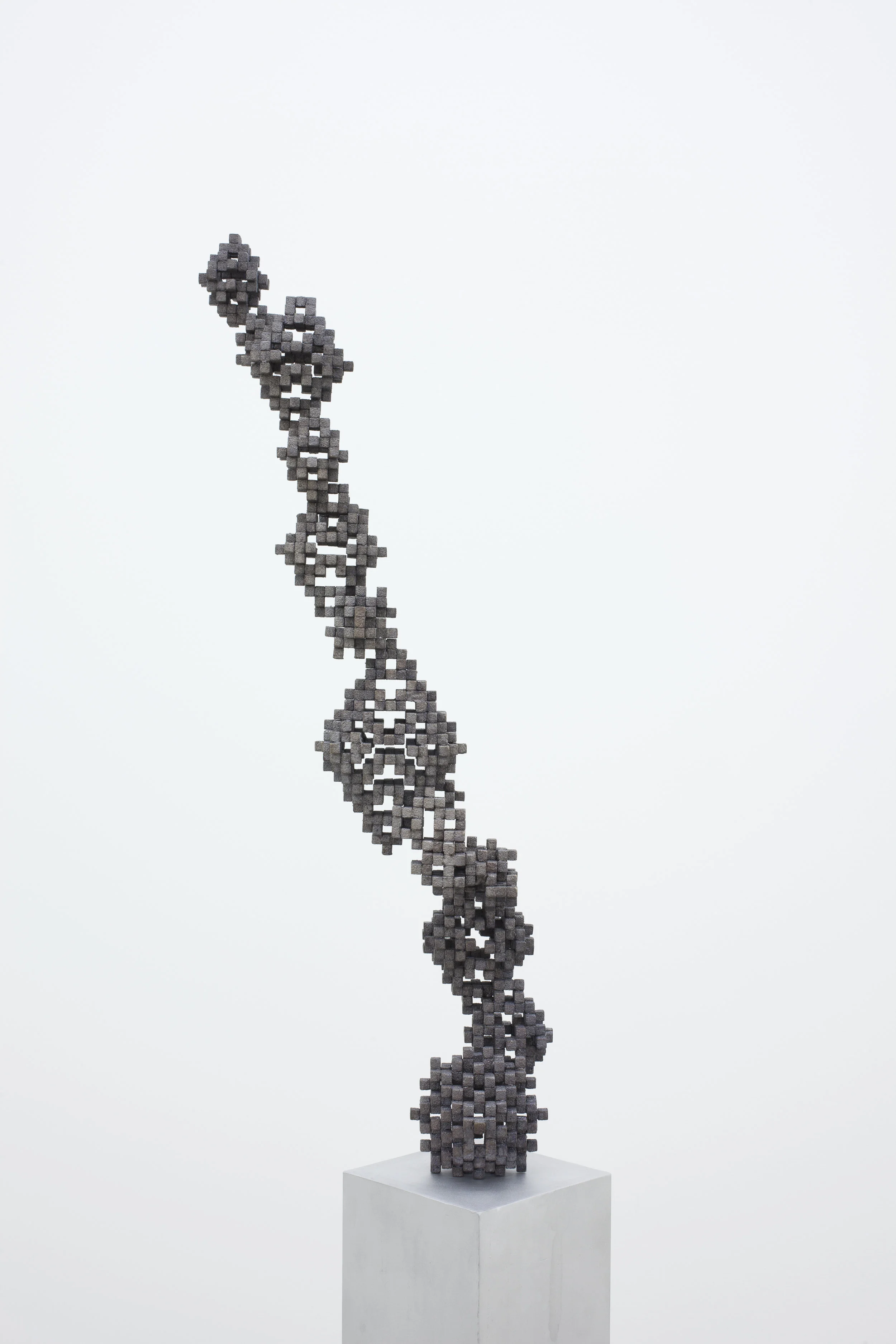 Cristalmath (petite) 3 (2,5,7), 2013, vue 4 bronze 58,4 cm x 21,5 cm x 177,7 cm
