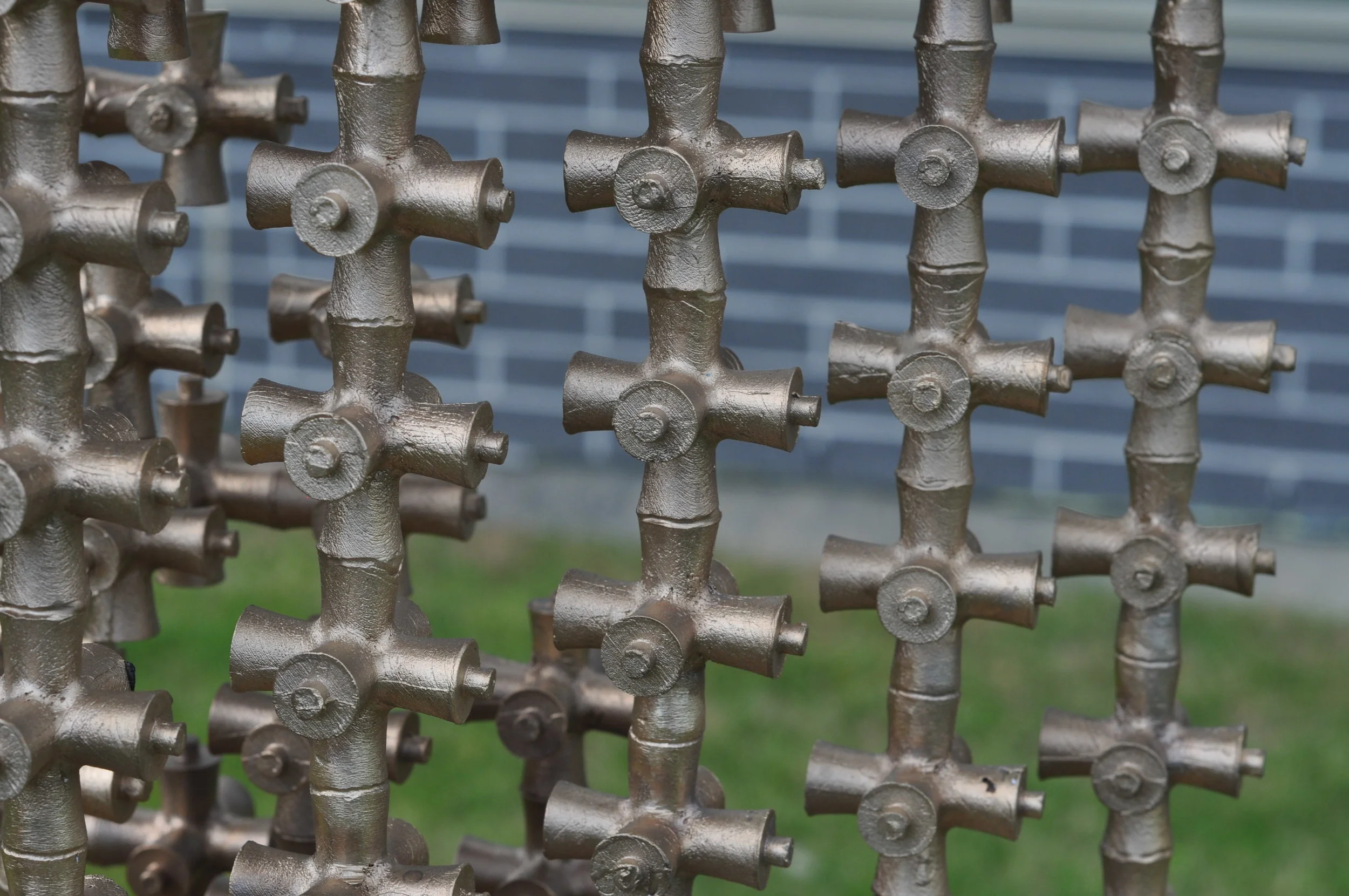  Jardin, chute, (détail) 2012  bronze 