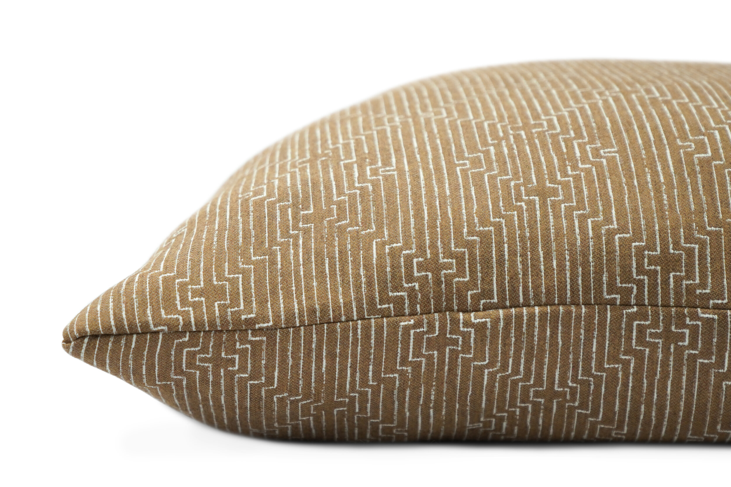 470031-Golden Doodle-The Houndry Pet Beds-Silos-2.jpg