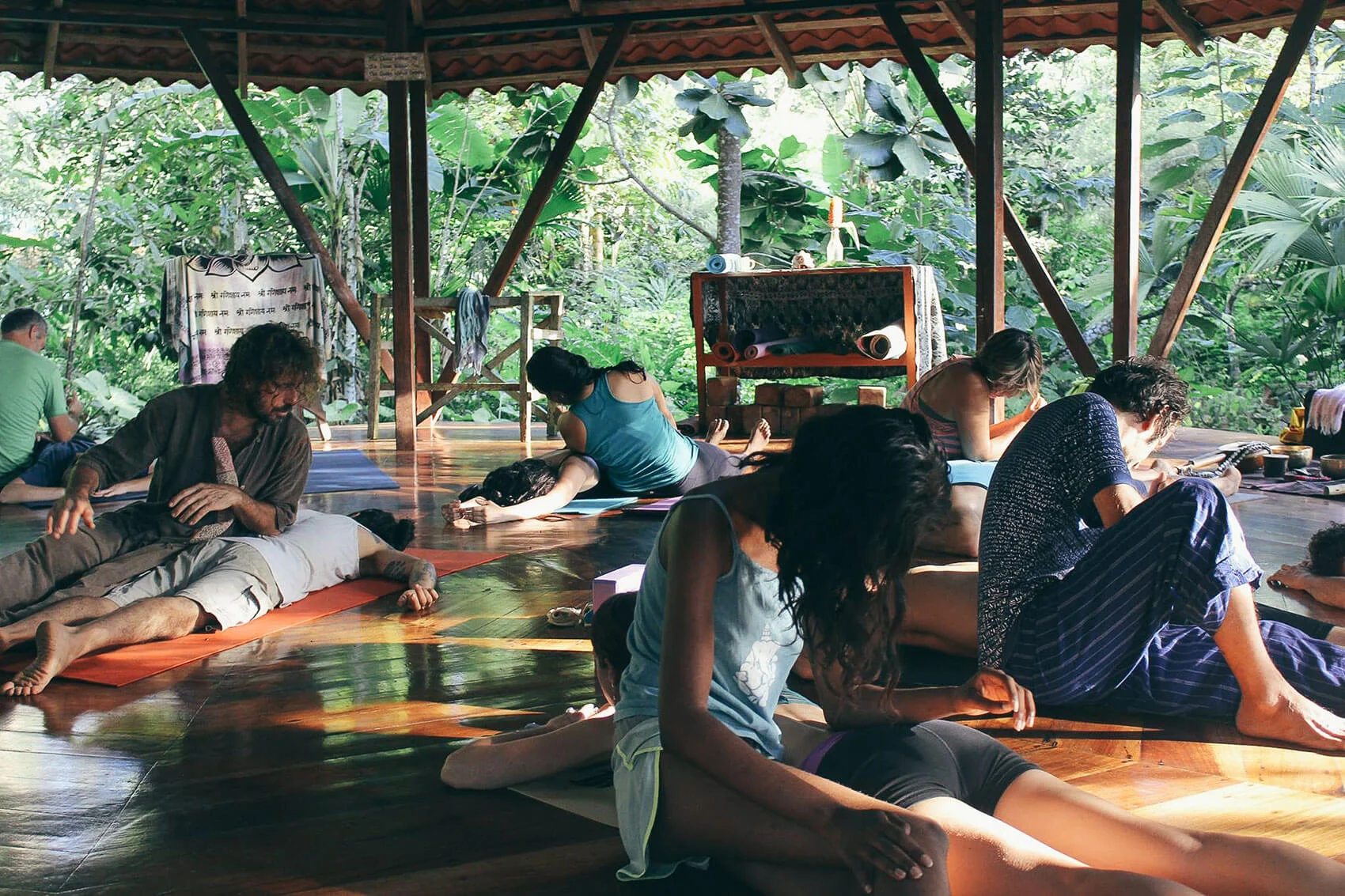 yoga-stretch-puntamona.jpg