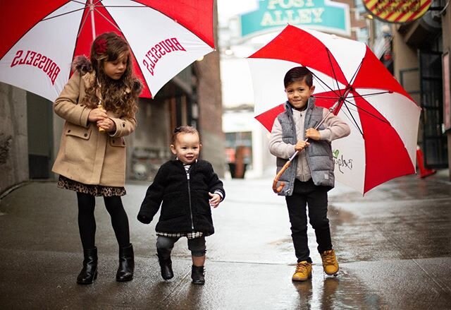 This was one of my favorite shoots of 2019 &amp; the first time I have told a family that even though it was raining we would still go ahead &amp; try the shoot.....and to bring umbrellas! We ended up having so much fun, the photos turned out beautif