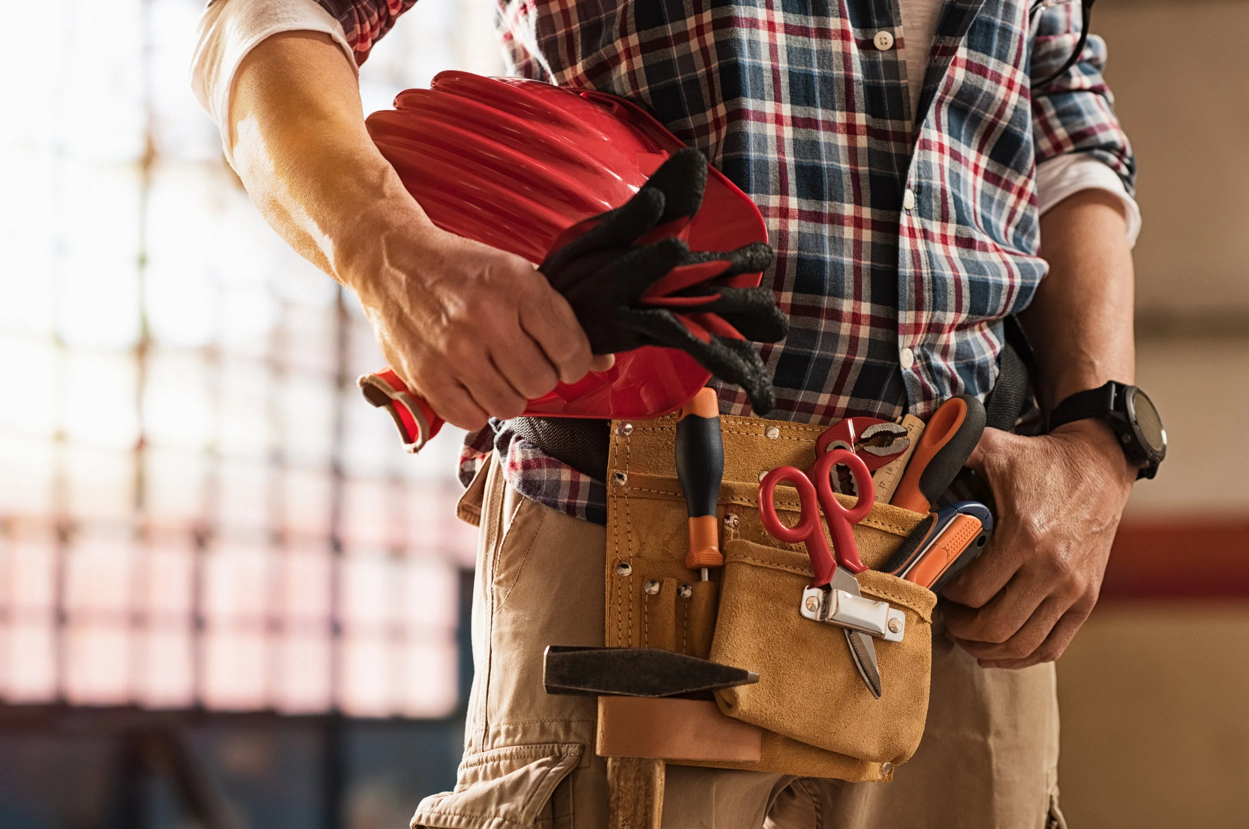 bigstock-Closeup-of-bricklayer-hands-ho-230406682.jpg