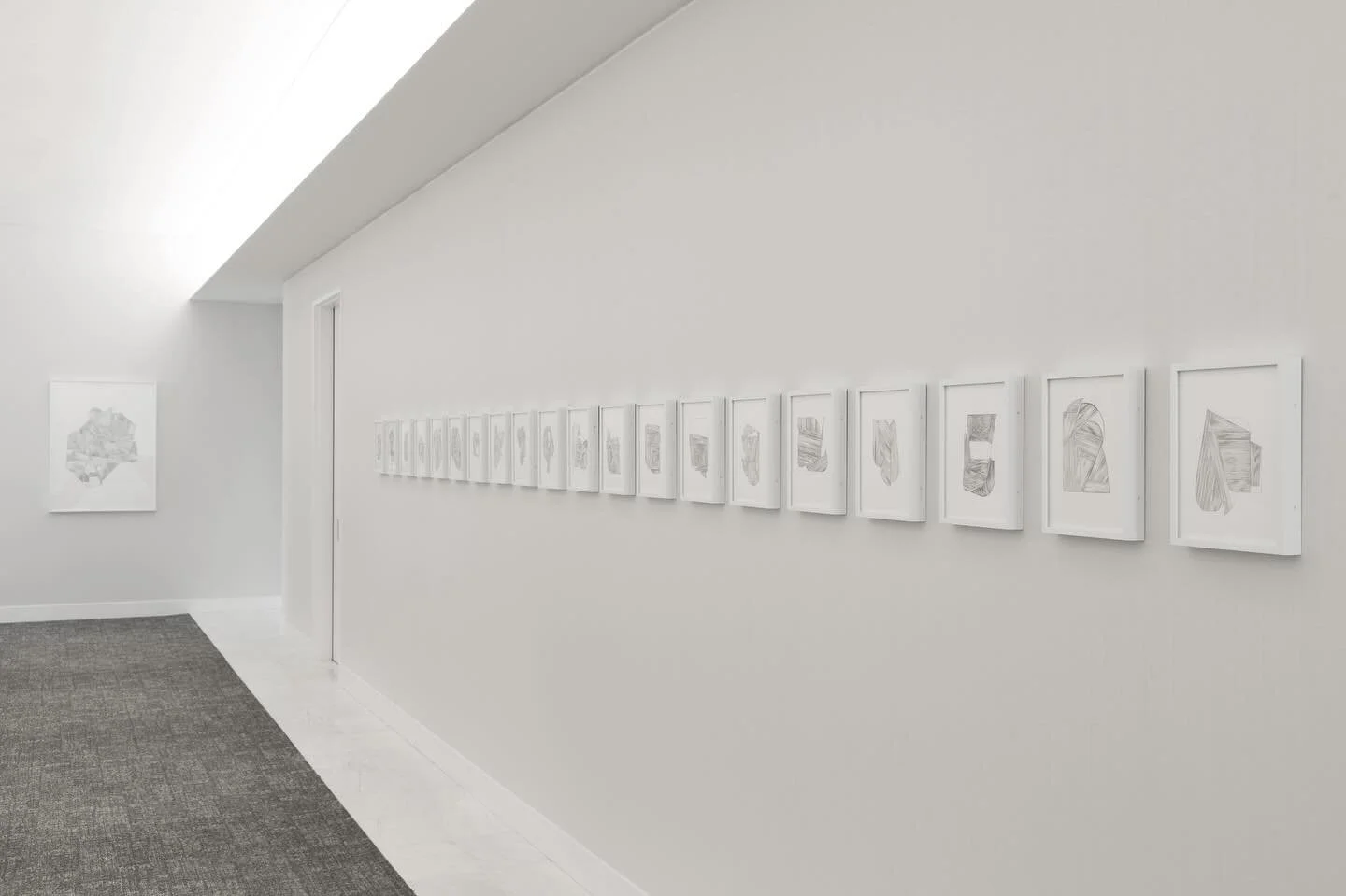 ✍🏽 Some install views of works for a financial services client. Many thanks to the partnership of @hodgestaylorartconsulting x @reynoldsgalleryrva for placing my works in appreciative hands. ✍🏽

#drawing #minimalism #abstract #drafting #line #clean