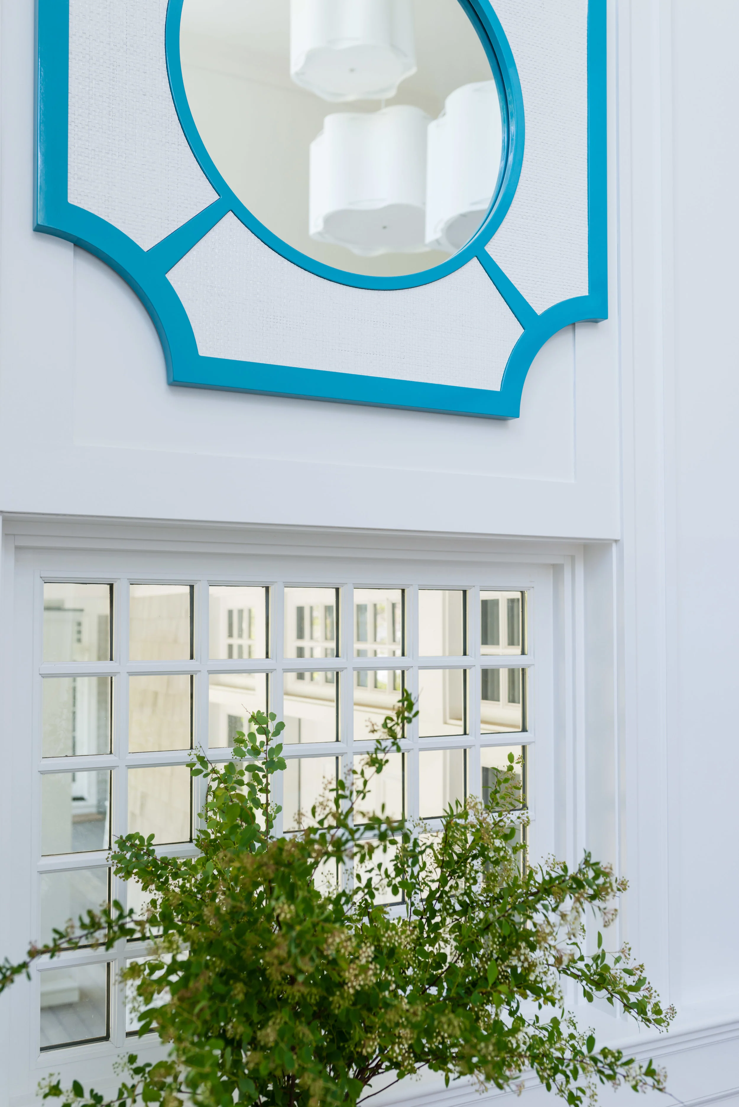 Lyford mirror in custom color, white-washed raffia by Oomph . Design: Justine Sterling Design // Photo: Jessica Delaney