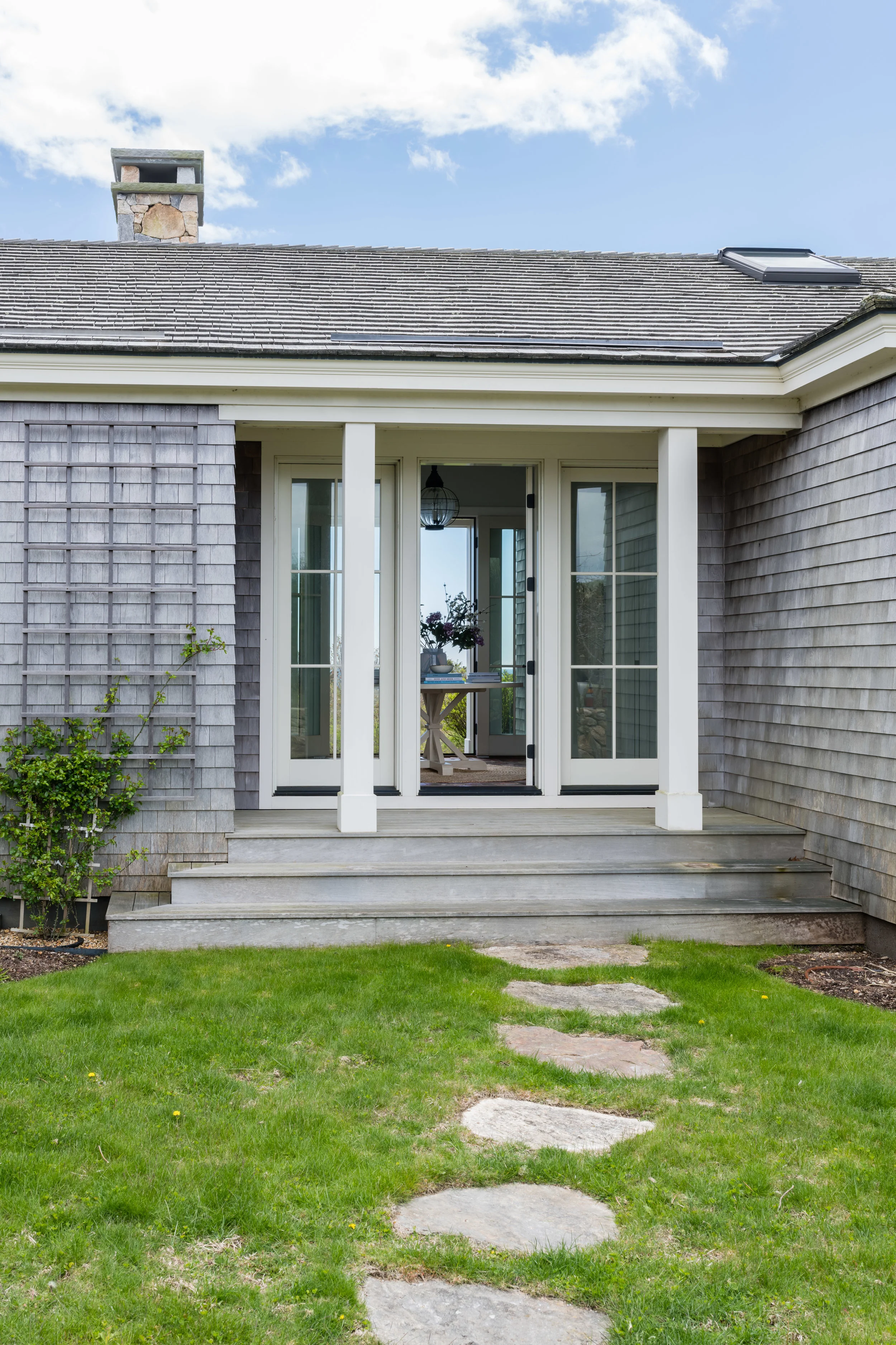 Exterior view of pass-through. Design: James Studio Interiors // Photo: Jessica Delaney .