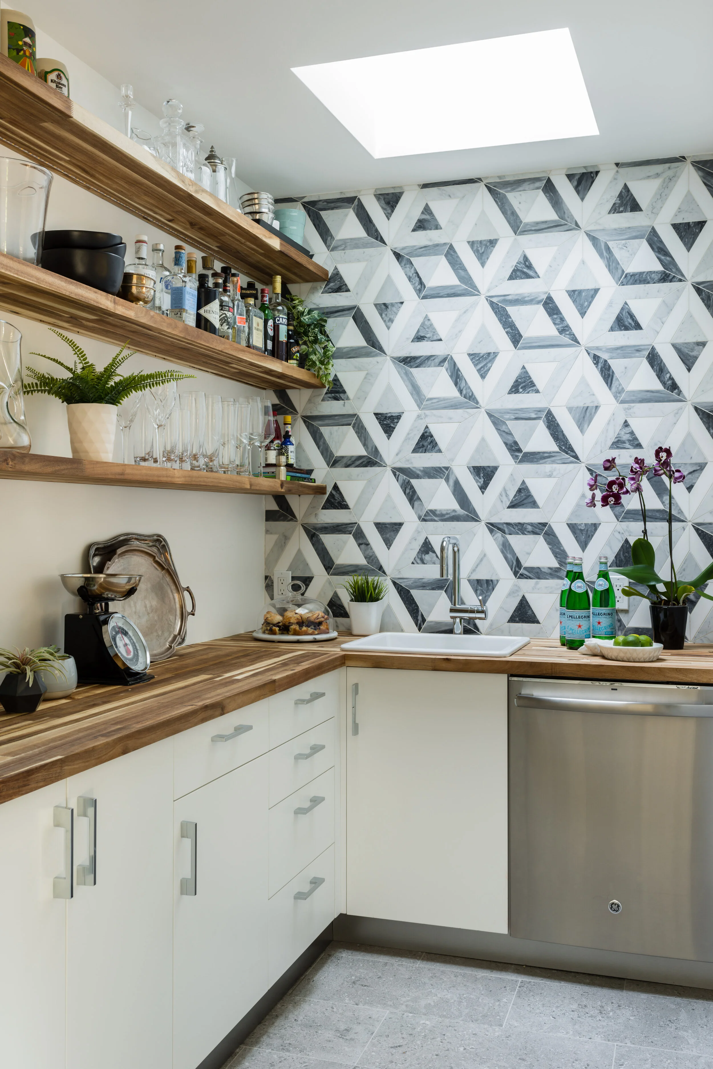 Wall + Cabinet Color, Benjamin Moore Distant Grey ; Acacia Wood Shelves; Floor Daltile ; Ann Sacks Tile ; Interior Design: Anna Rostron, homeowner // Photo: Jessica Delaney Photography