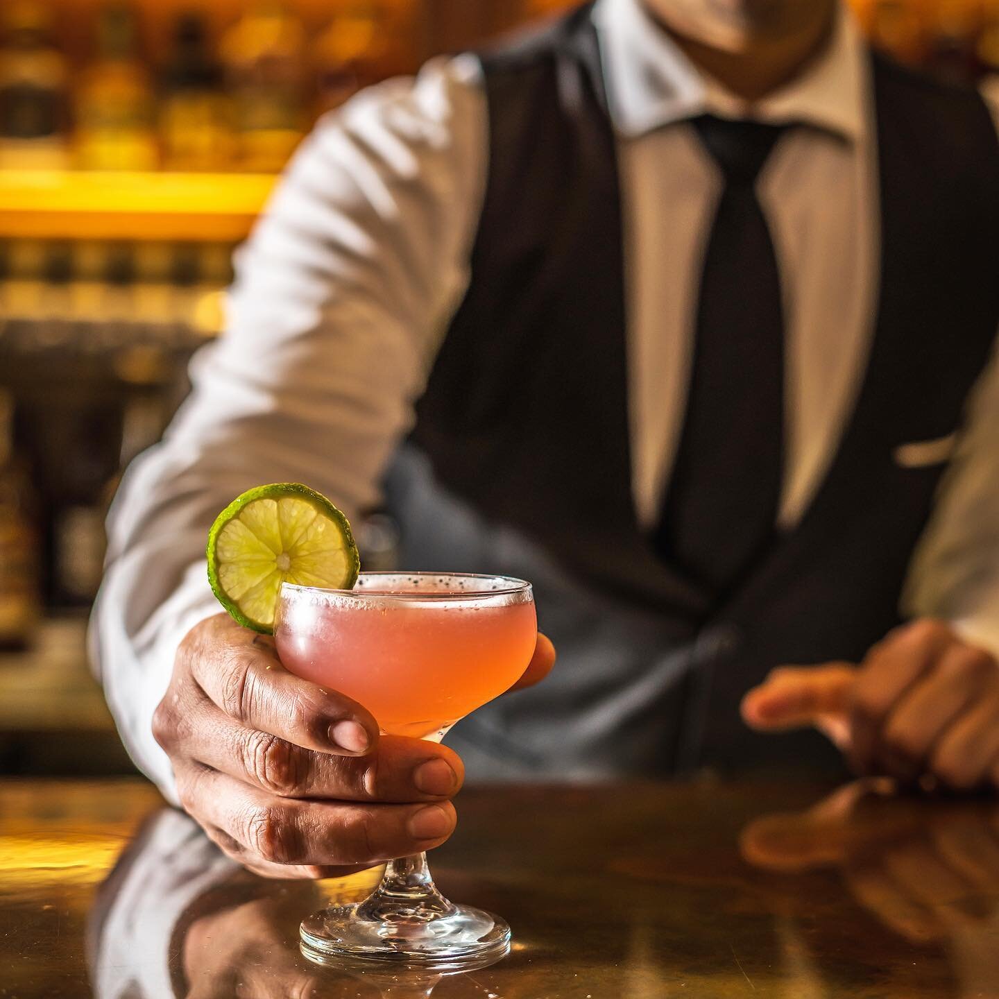 Friday is here! Kick off the weekend with amazing hand-crafted cocktails at Coalhouse. Join us at the whiskey bar and enjoy happy hour from 3-6pm with specials on drinks and food. 🥂🍕 #FridayFeeling #HappyHour 

Whether you dine in, order delivery, 