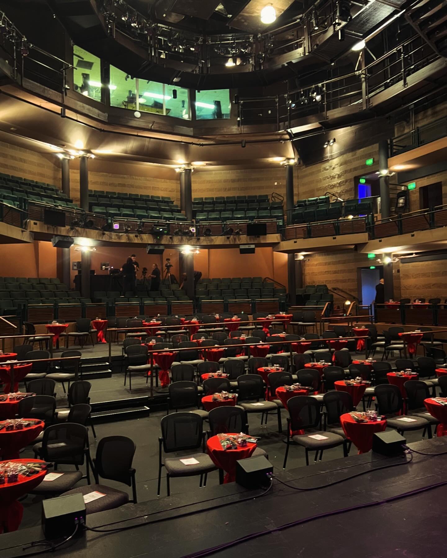 Valentine&rsquo;s Day view tonight 😍❤️ #happyvalentinesday #boothplayhouse #tonightsoffice