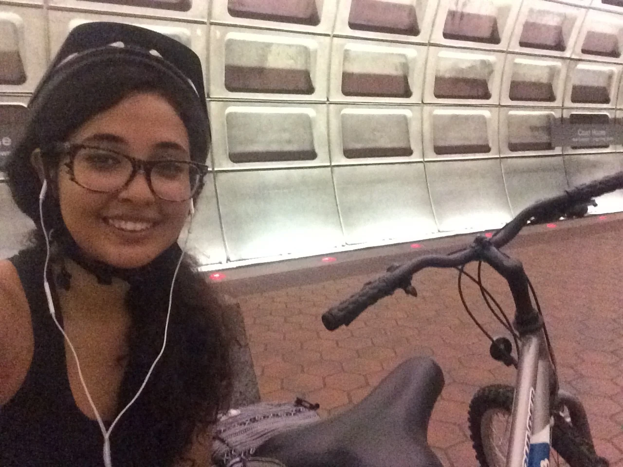 Josette listens while waiting for the metro. 
