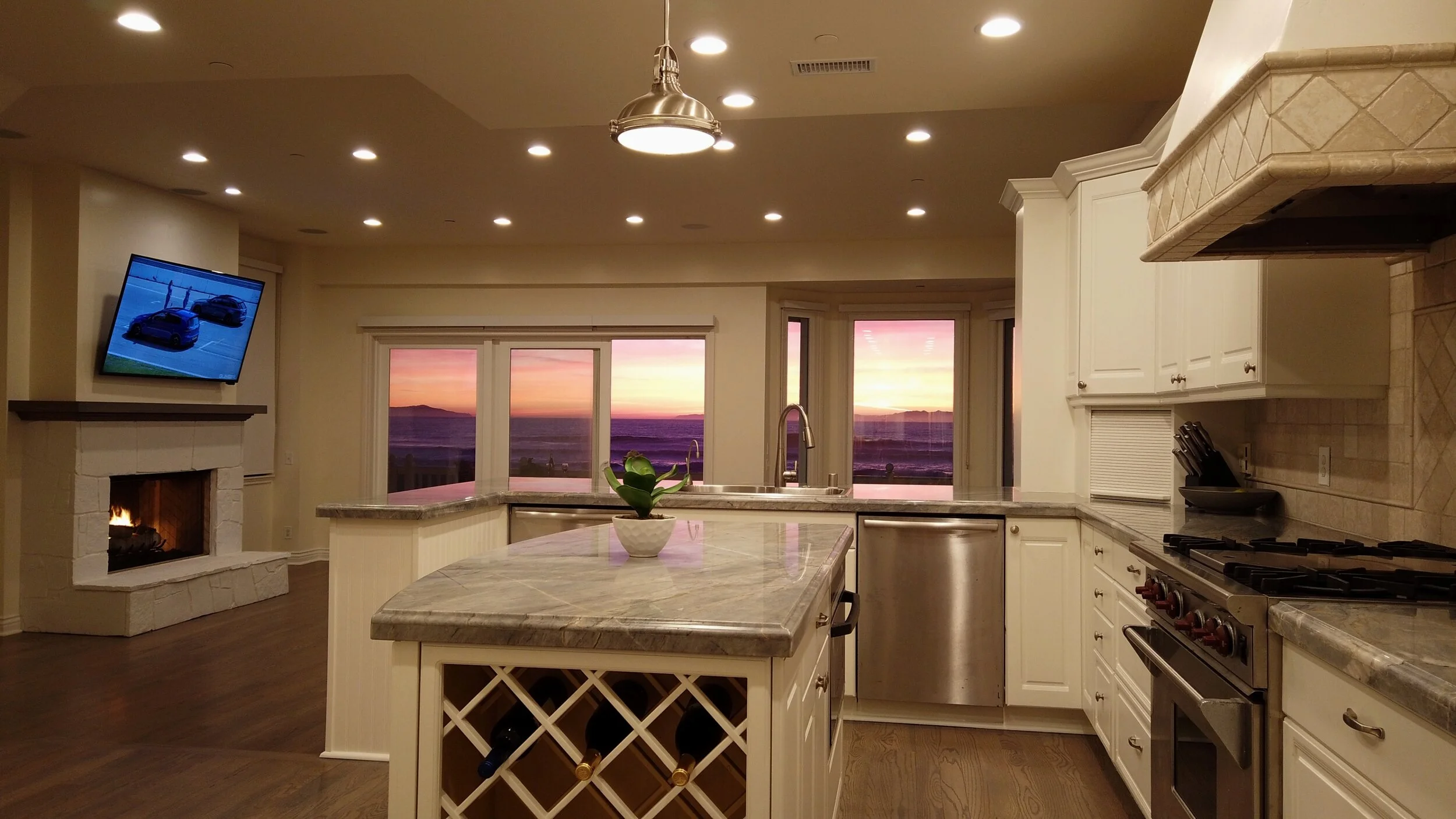 Amazing kitchen with view of the ocean