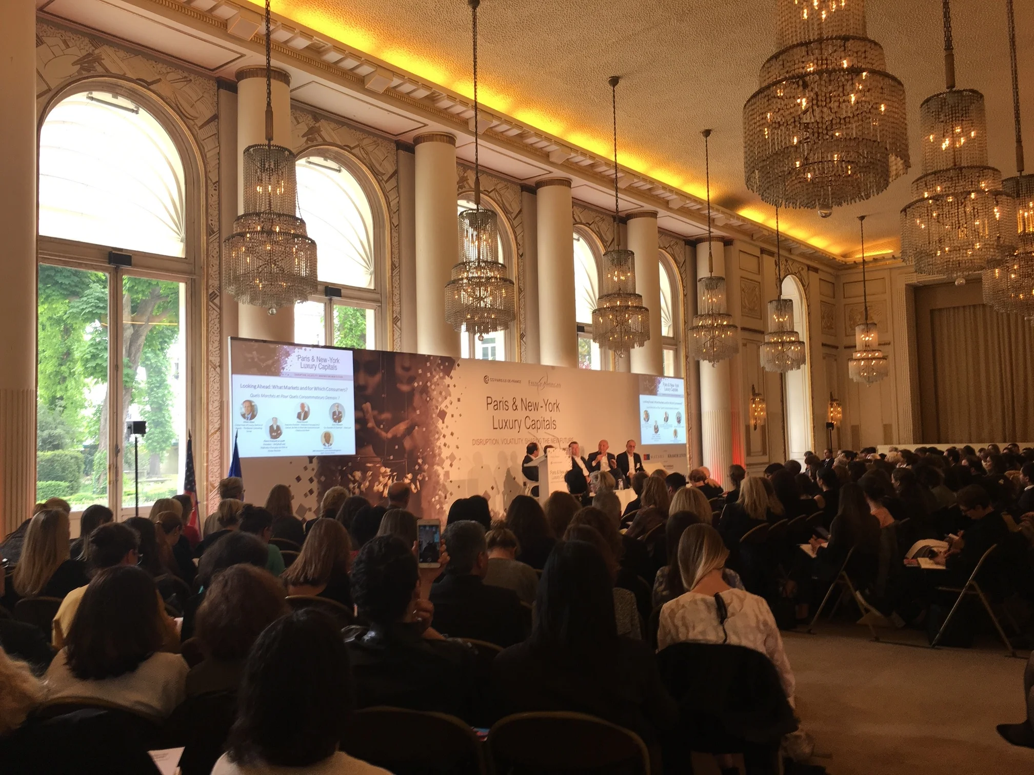 Un Symposium sur l'évolution de l'offre à Paris et New York