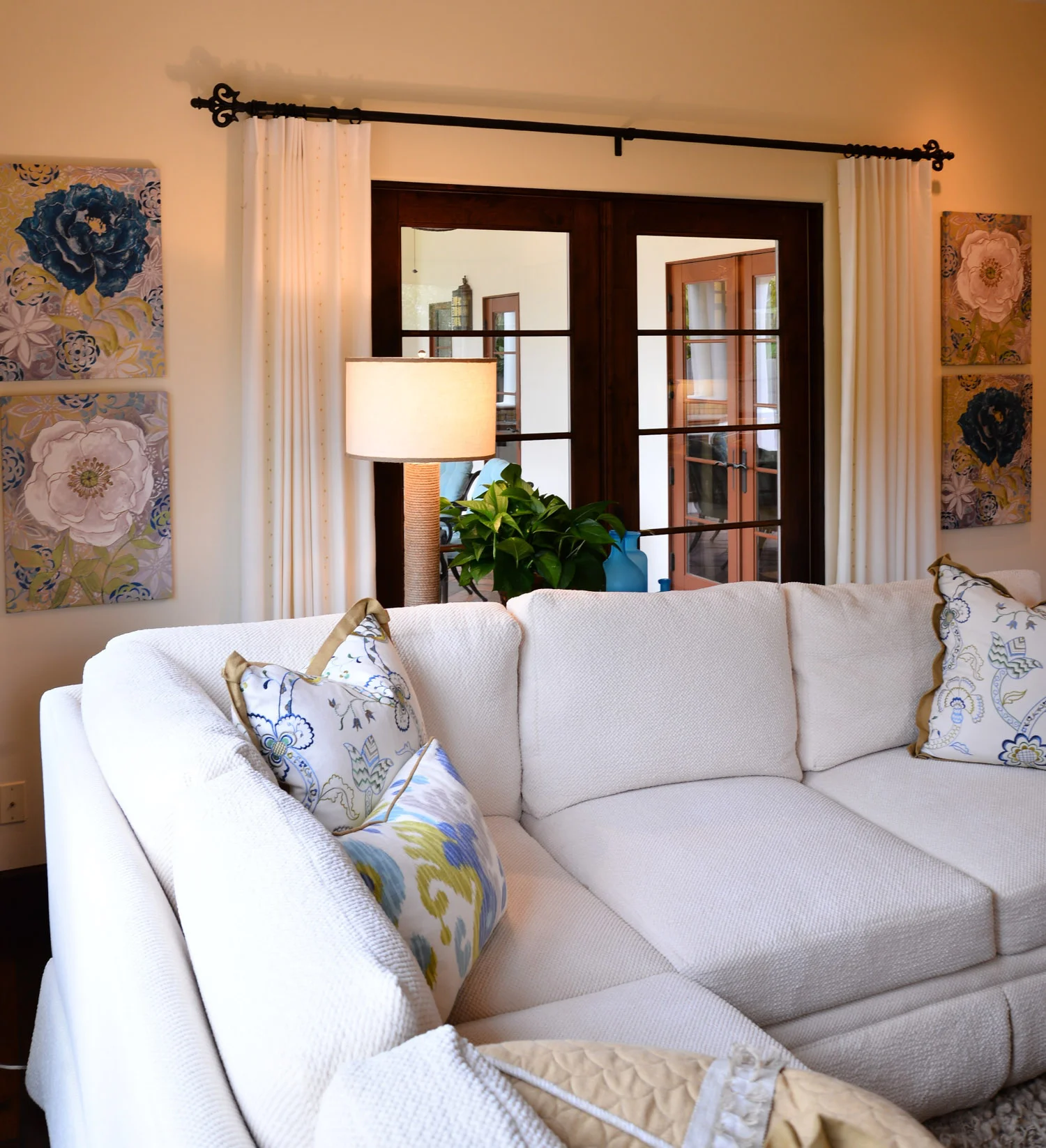 FamilyRoom1.jpg