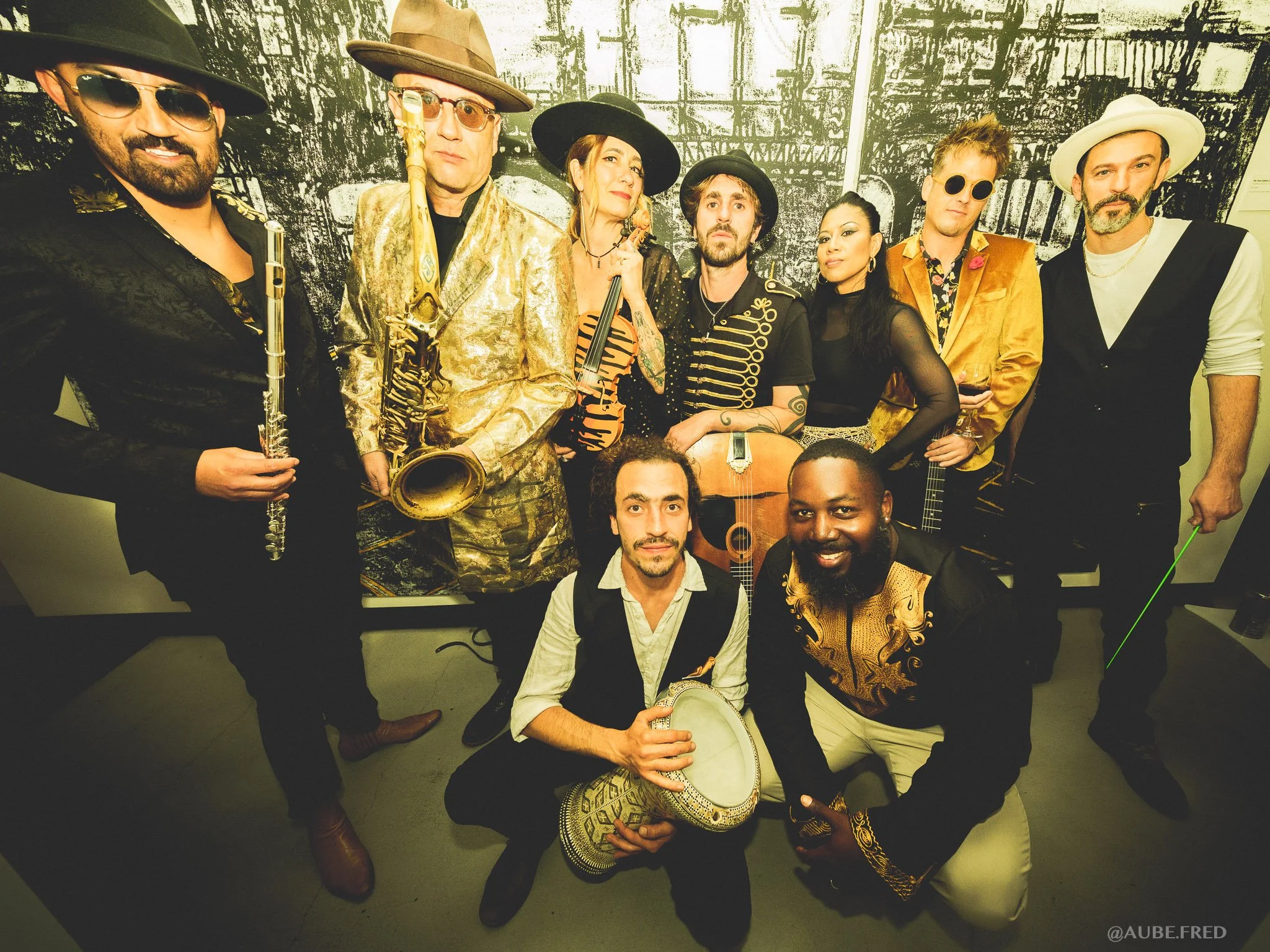 Founded by the Spanish guitarist and composer Javi Jimenez, the group consists of a singular musical body that combines the instrumentation and signature of Jazz Manouche, Modern Jazz, Flamenco, and Latin-American rhythms