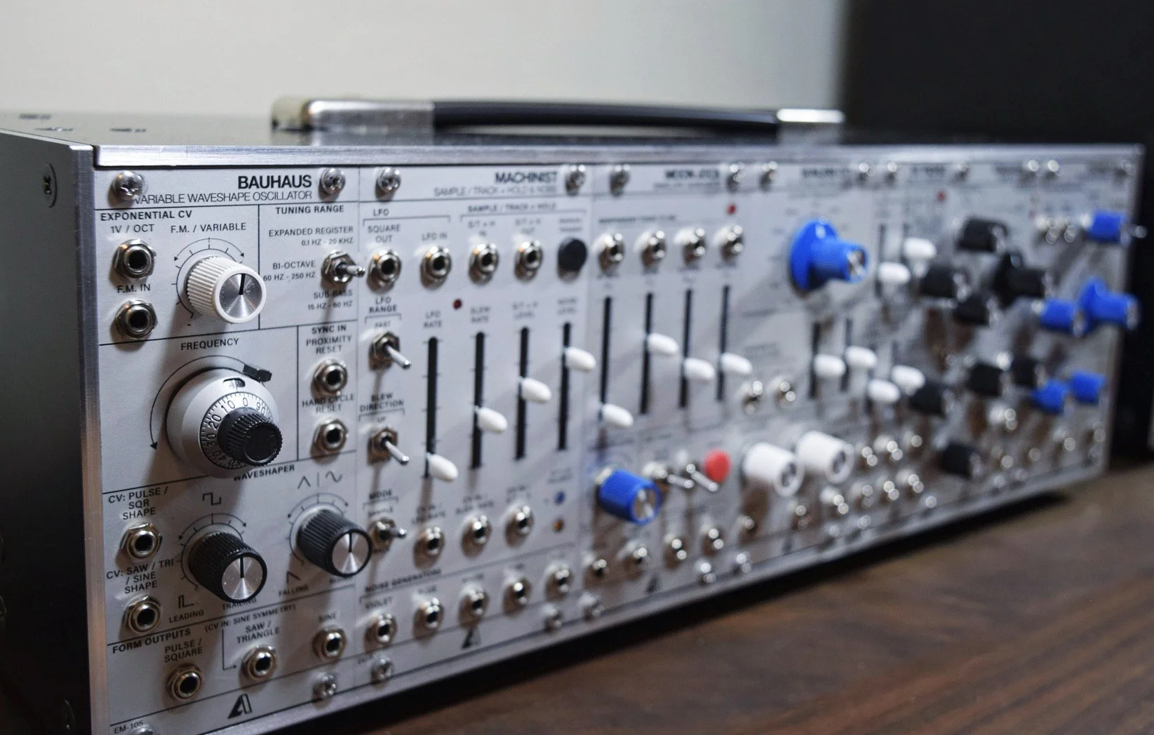 LA Circuits, Inc. - Boutique Analog Electronic Instruments