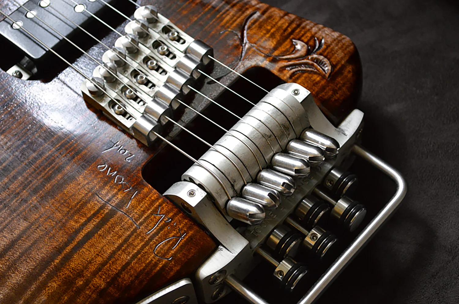 headless-guitar-bridge.jpg