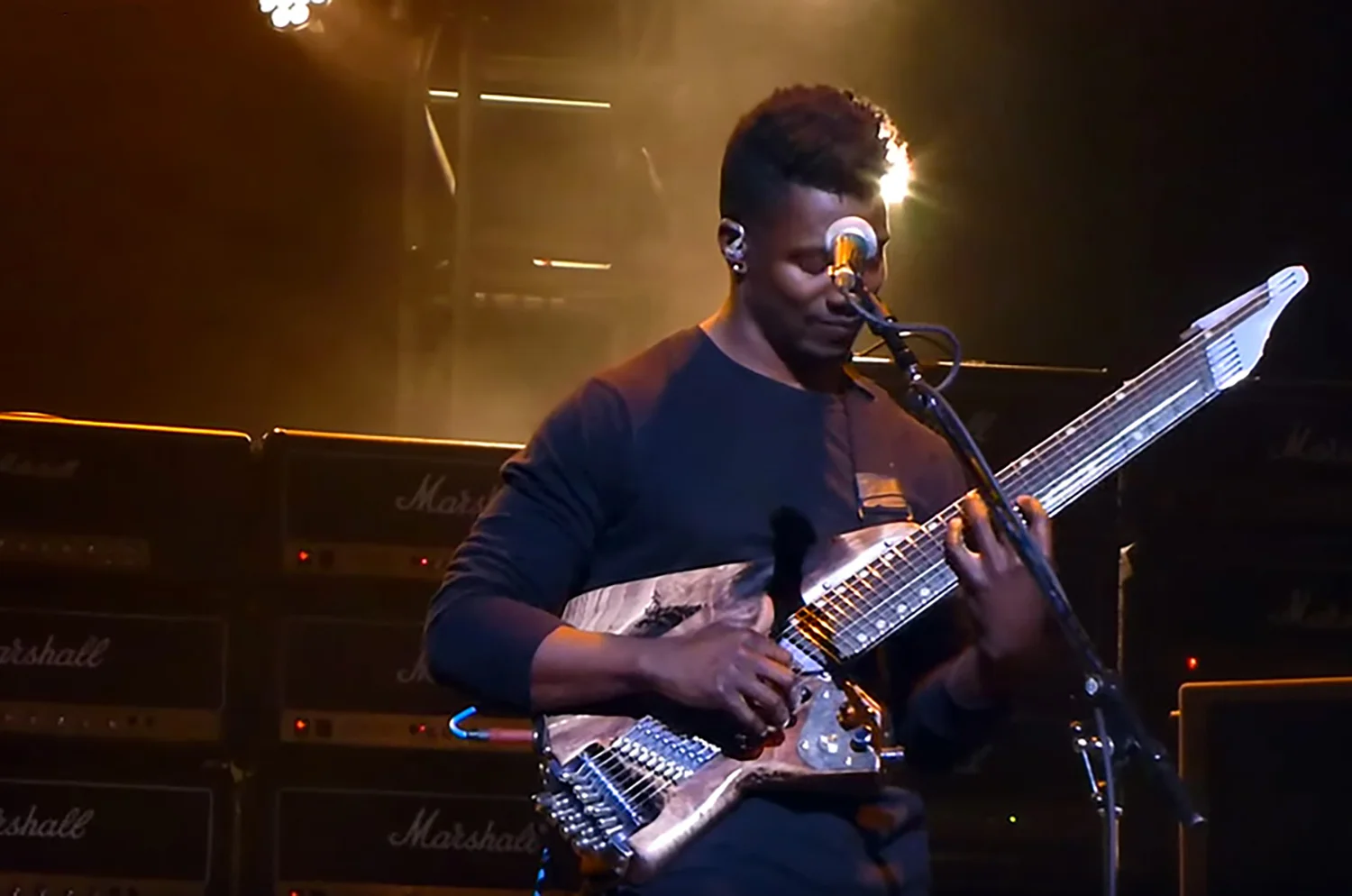 tosin-abasi-animals-as-leaders.jpg