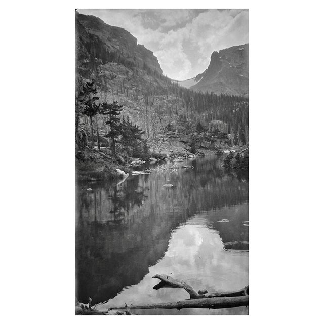 That view! Negative numbers 41 from the Rocky Mountain Nat. Park Album - 1924 Captioned, &ldquo;L. Odessa Trap - from bridge approach, shore views&rdquo;
#foundphoto #snapshot #familyslideshow #longlivefilm #nationalparks #rockymountainnationalpark #