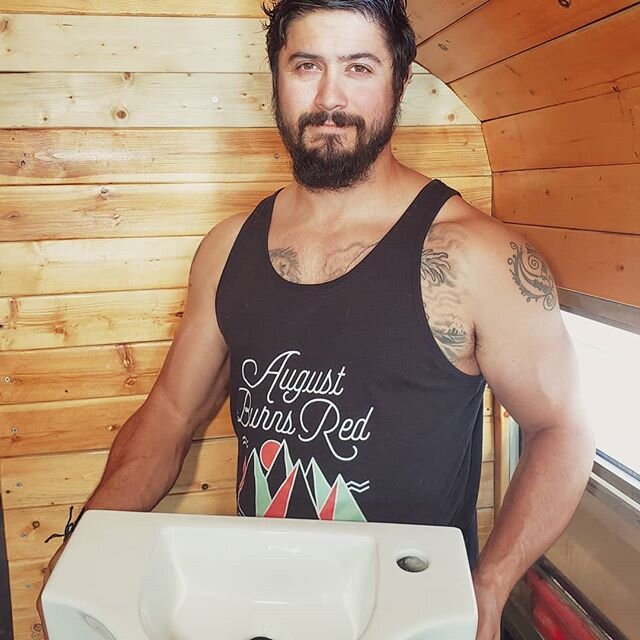 ❗FREE STUFF ALERT❗🤣
.
In celebration of hitting 500 followers, we wanted to give something back 🙌
.
We've received so much interest in our tiny sink that we're going to give one away! 😀😀
.
To enter the giveaway, follow us, and tag a friend on thi