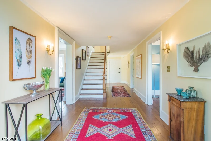 foyer 1.jpg