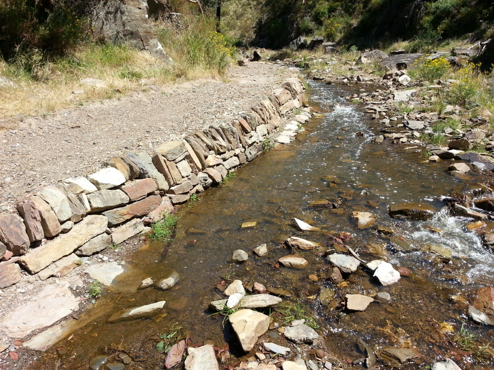 Anakie_Gorge_Retaining_Wall_1.jpg
