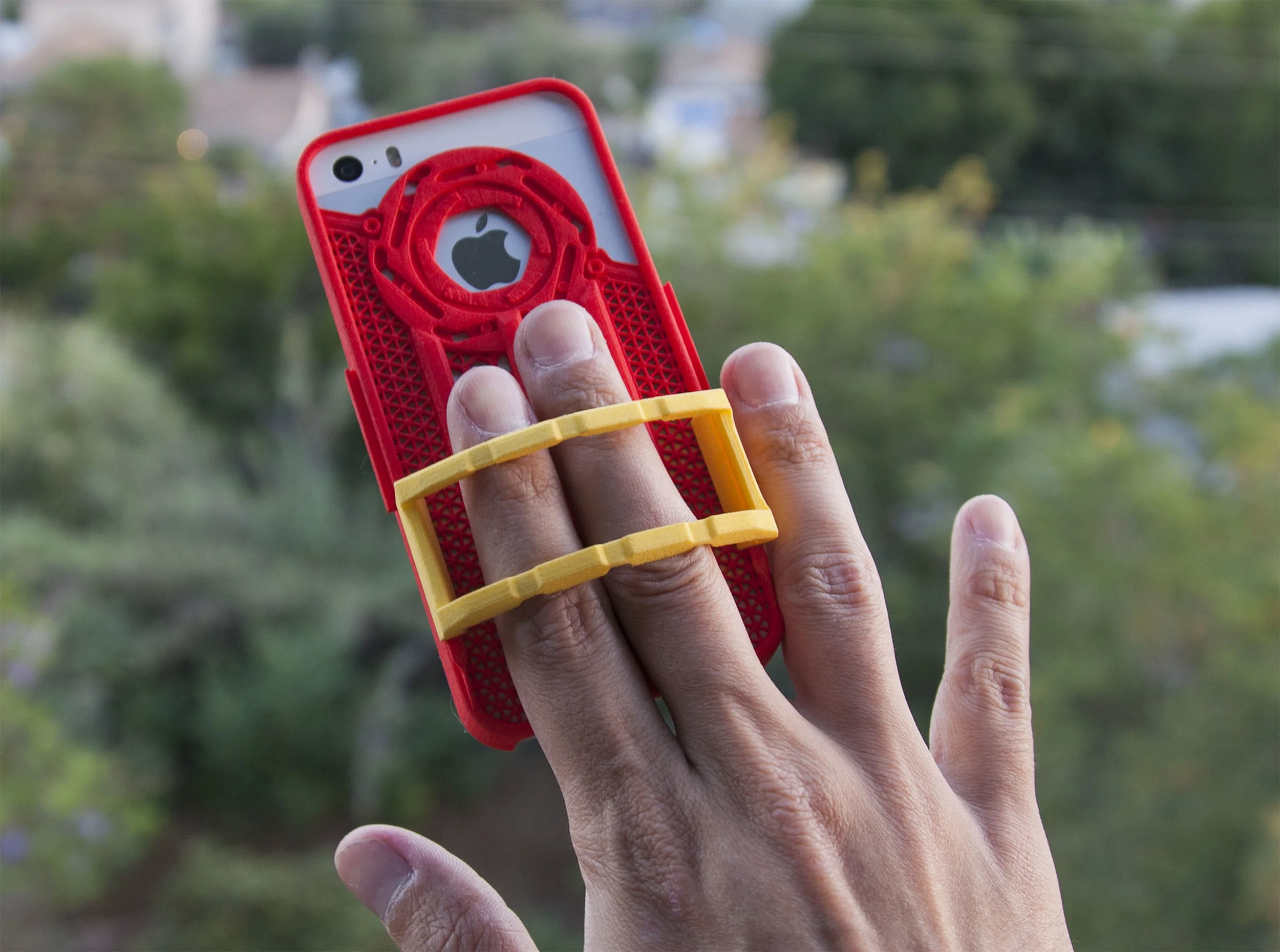 Shuter Grip Case for iPhone 5 - Hand Grip 1.jpg