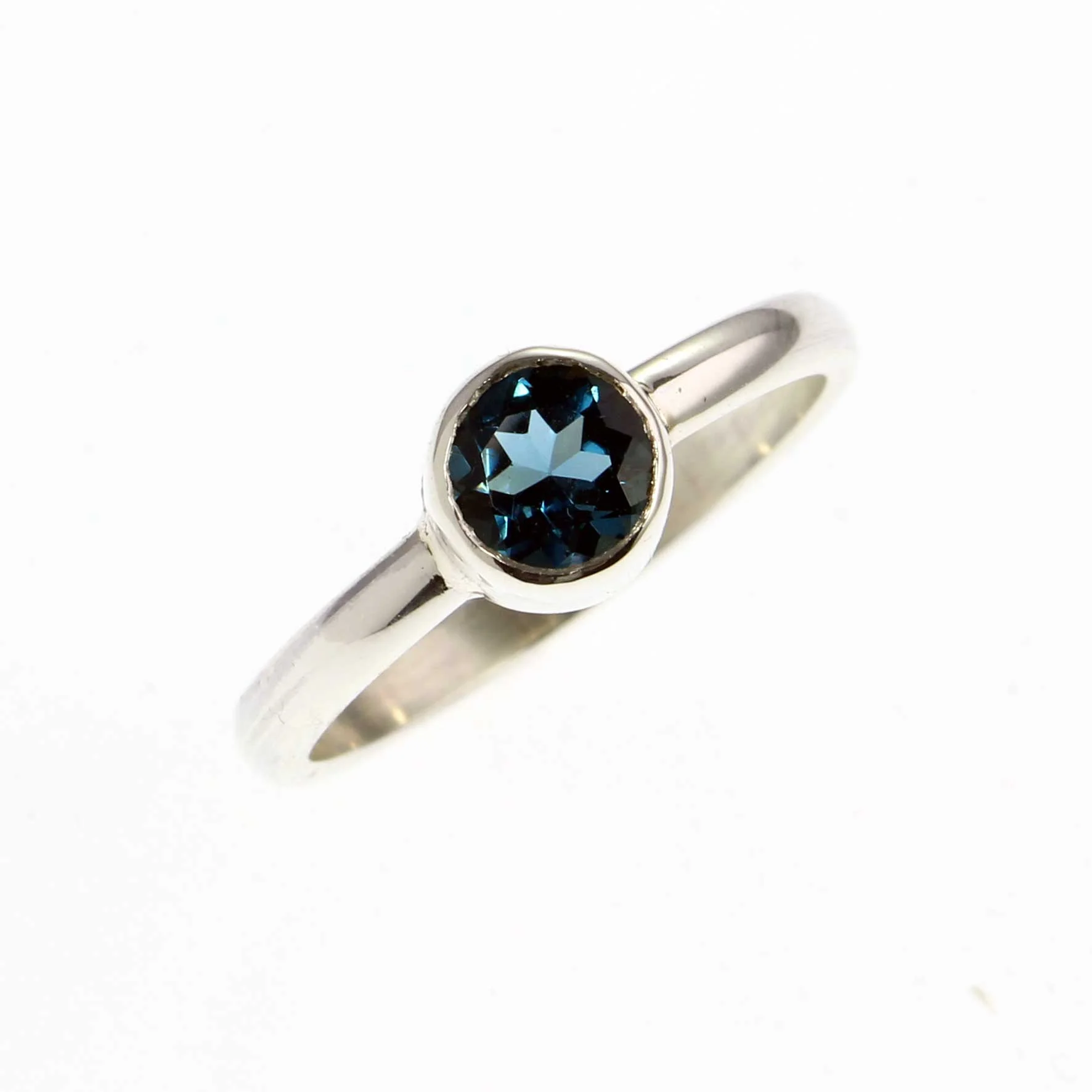 jewellers-academy-online-jewellery-photography-course-London-Blue-Topaz-on-White-Background-optimised-for-web.jpg