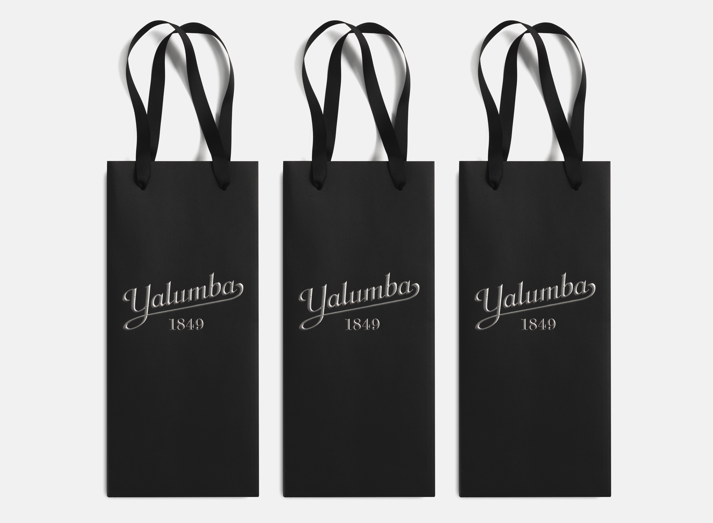 Harcus_Yalumba_Retro_Carry_Bag_3up.png