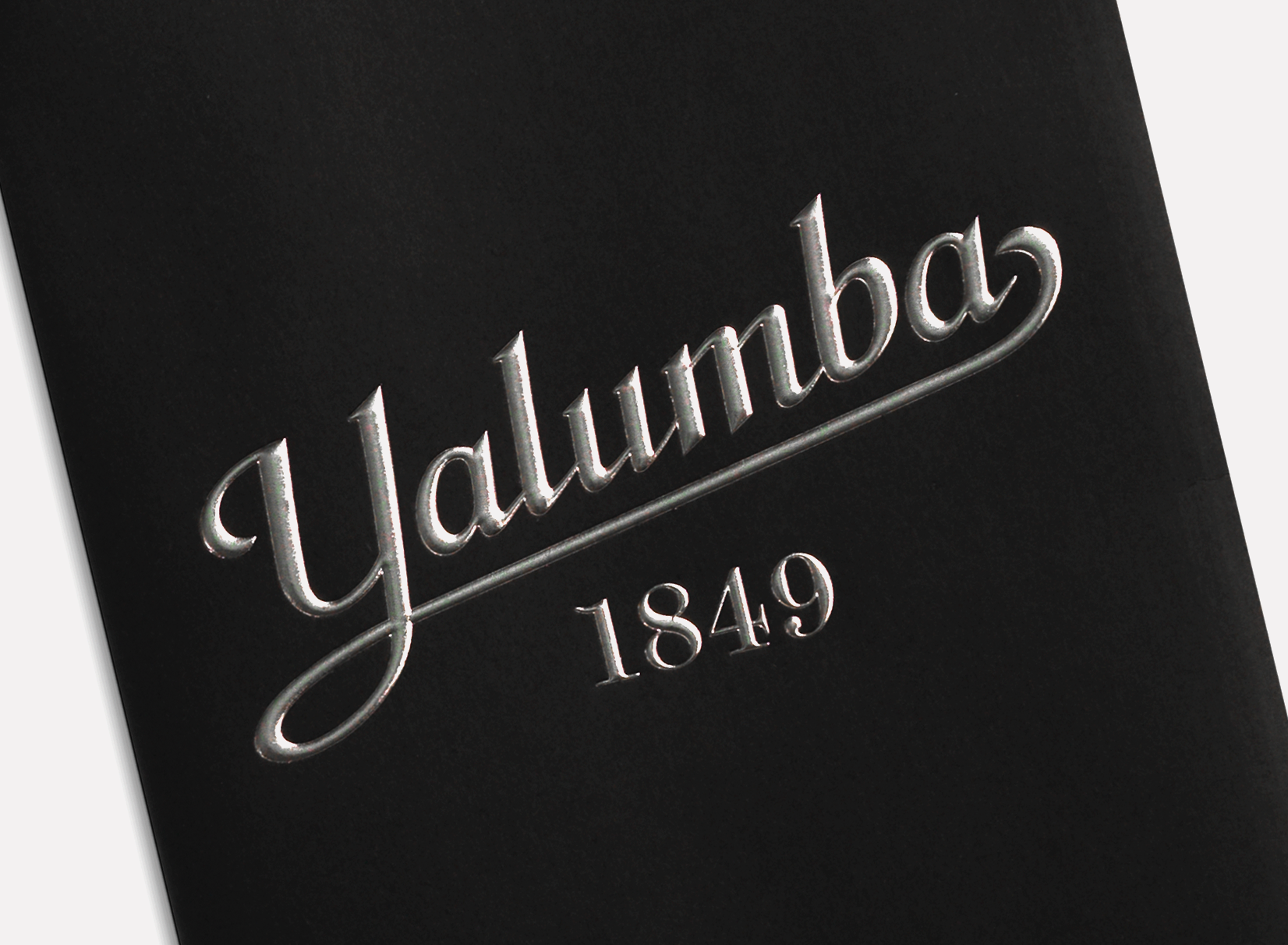 Harcus_Yalumba_Retro_Carry_Bag_f_website_closeup.png