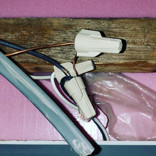 No...... just.... no!

Don't DIY when you don't know how to DIY.

#electrician
#electric 
#fail 
#hazardous 
#diyfail
#wrong
#dangerous 
#getaproffessional