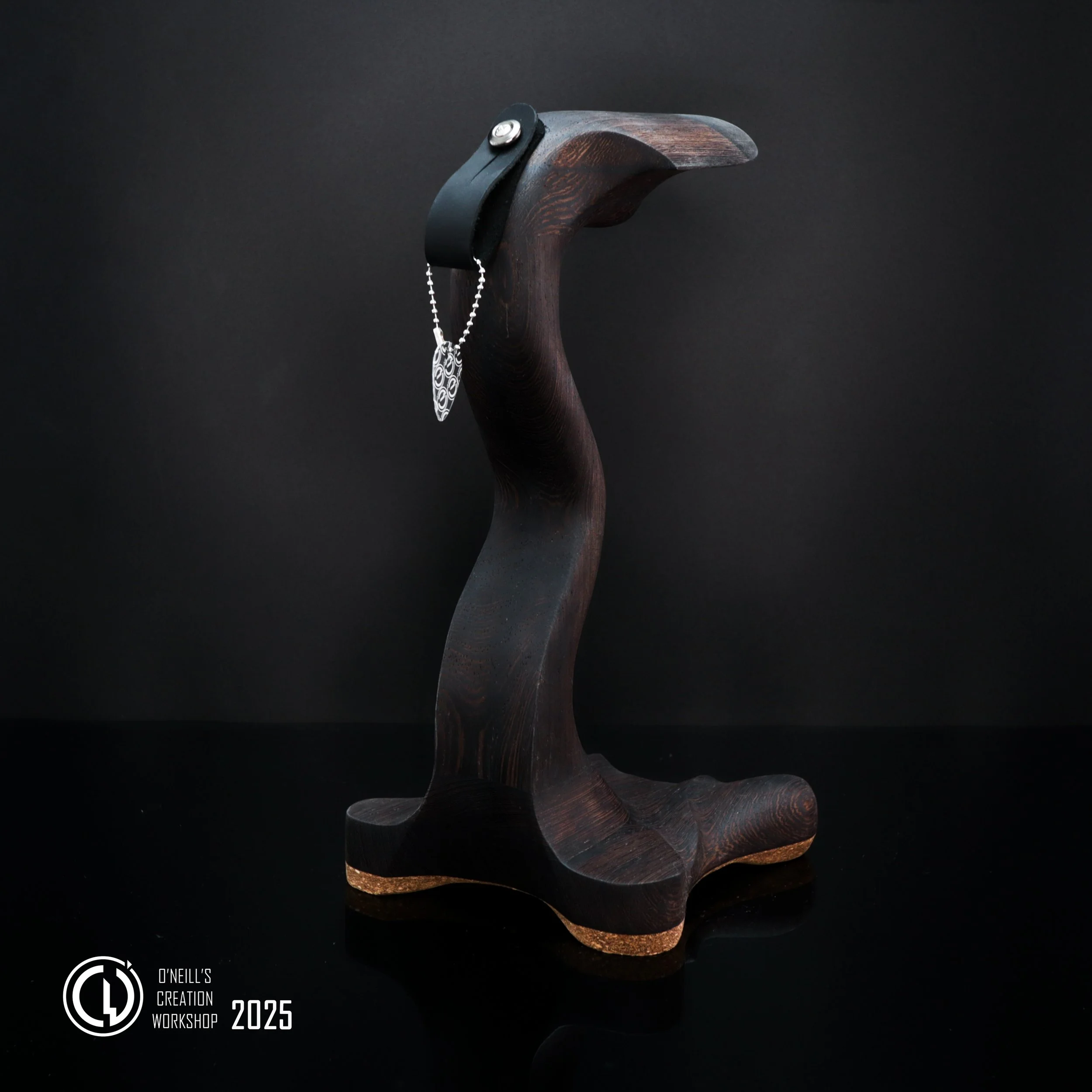 Wenge_R2_Grumpy_Goose_Headphone_Stands_O'Neill's_Creation_Workshop_2025 (3).jpg