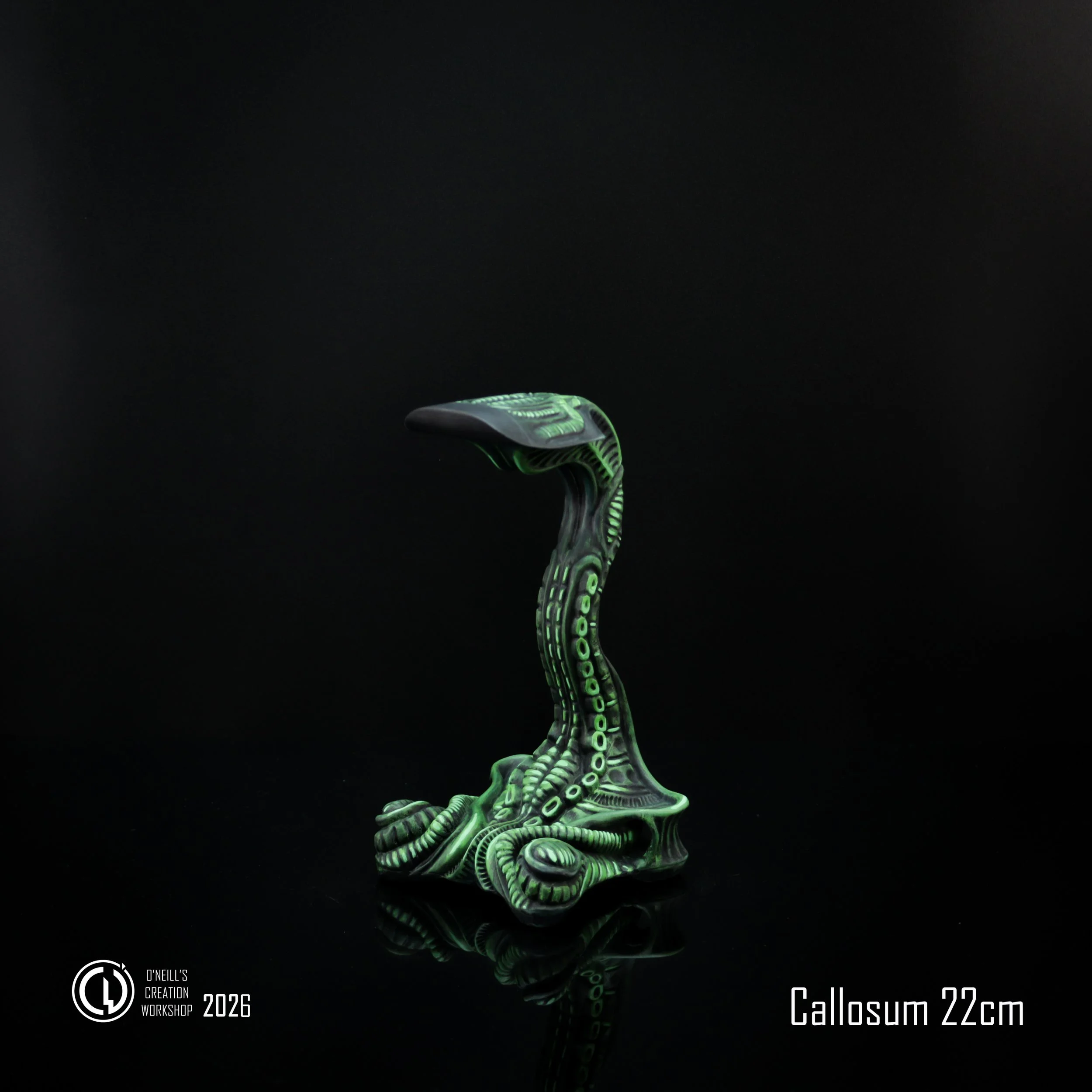 Callosum_Green_Mid_size_Grumpy_Goose_headphone_stand (4).jpg