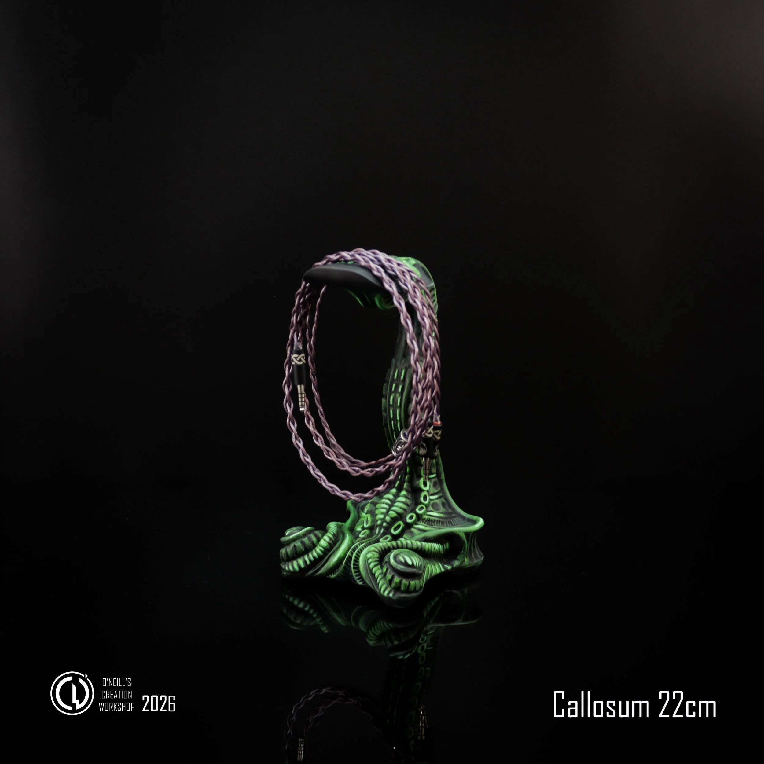 Callosum_Green_Mid_size_Grumpy_Goose_headphone_stand (5).jpg