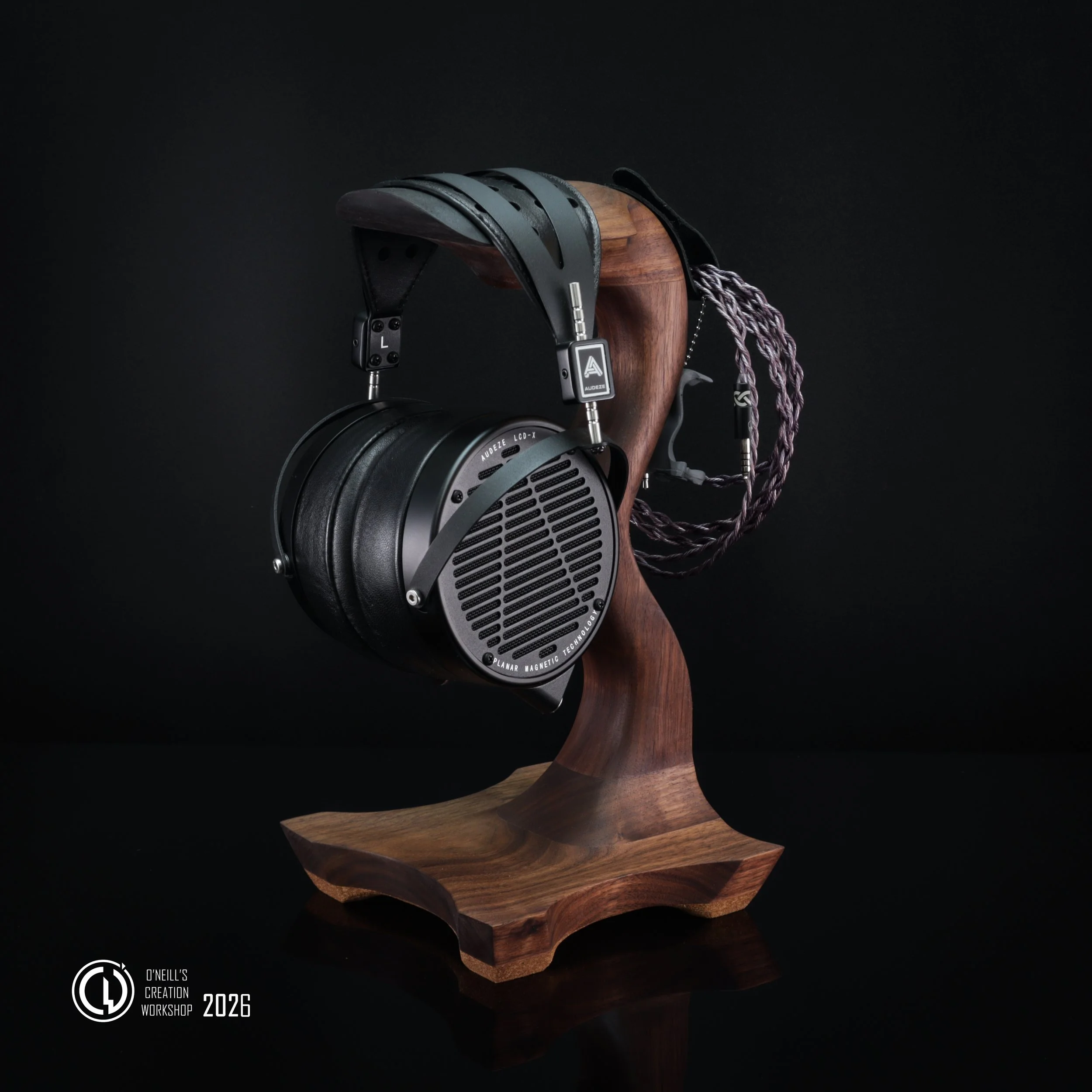 Black-walnut-Squared-4-grumpy-goose-headphone-stand  (5).jpg