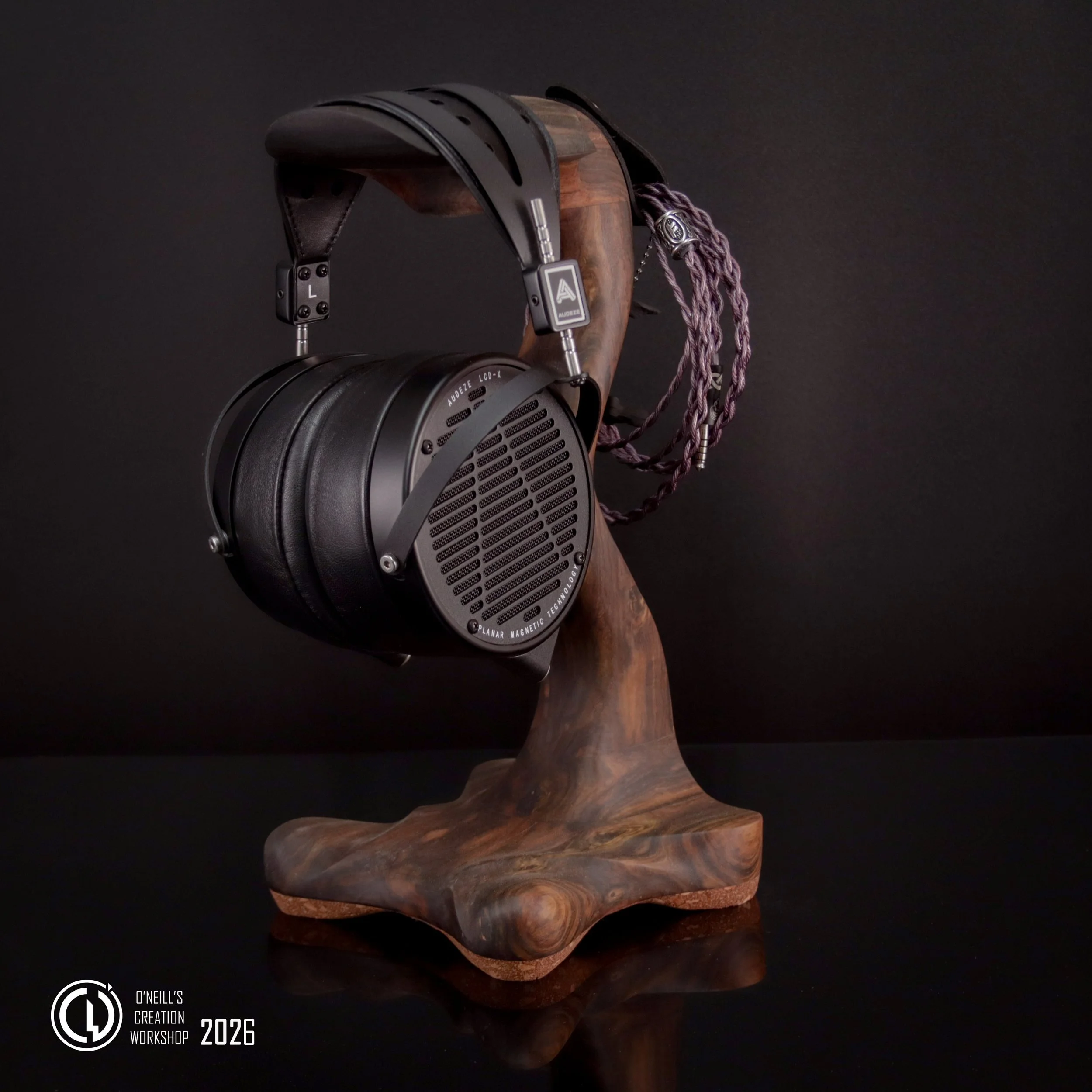 Blackheart-wood-R2-grumpy-goose-headphone-stand-2026 (5).jpg
