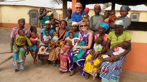 terry-and-ann-with-nutrition-centre-ladies-and-babies-e1462526002993.jpg