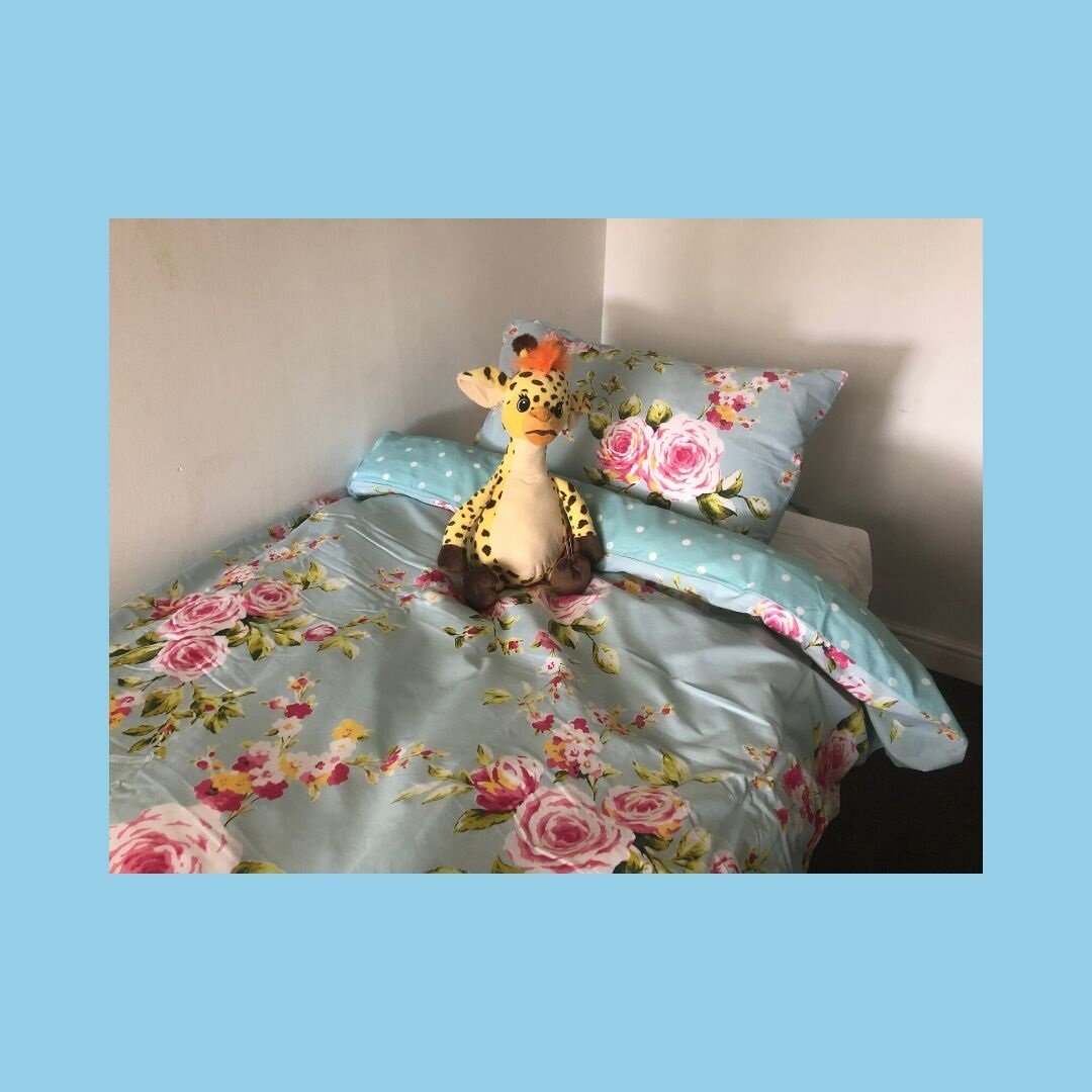 Bedding Set 1 Girls Square Border.jpg