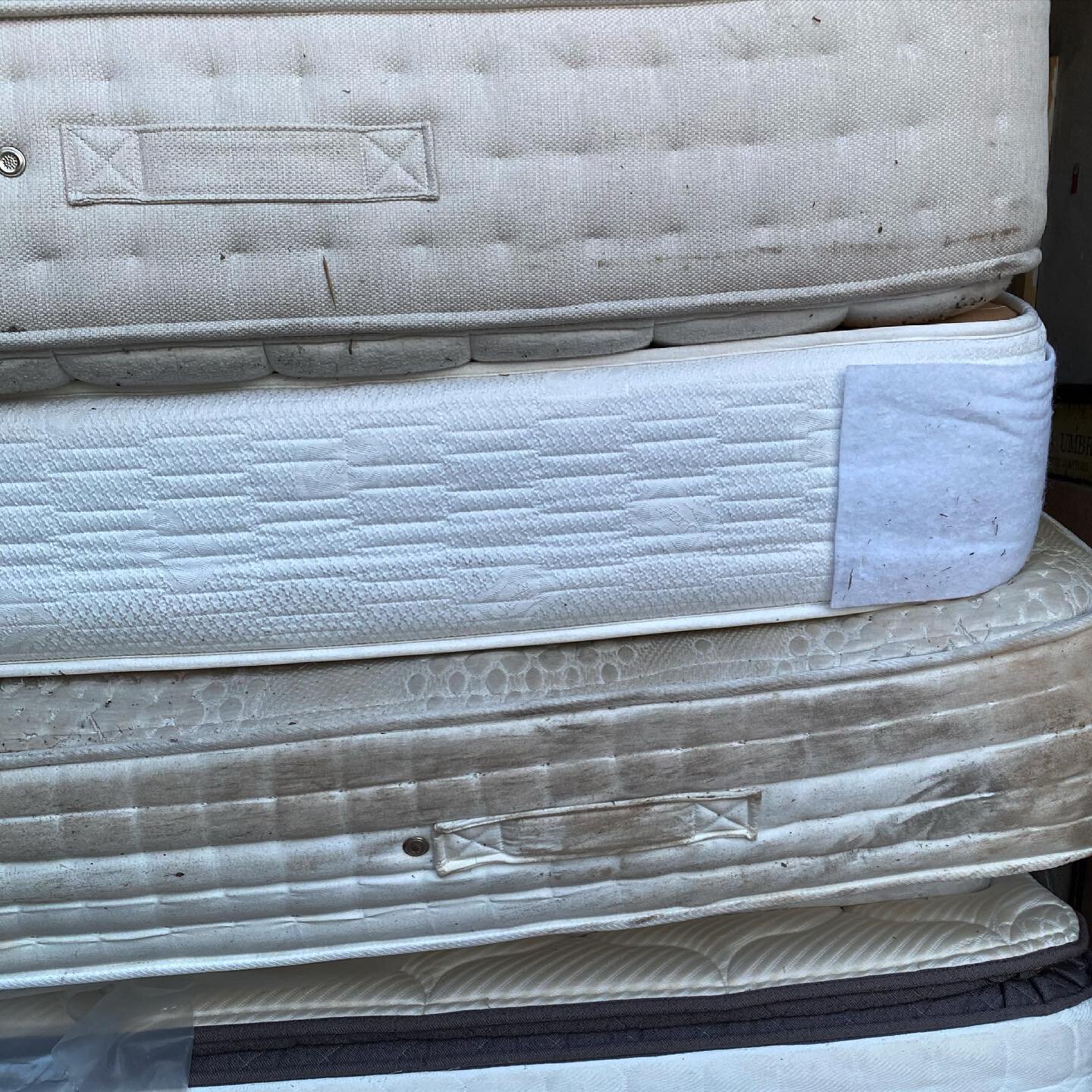 Buying a new mattress? 
We can help you to responsibly dispose of your old one. ♻️🥰🚛

. 
Check out our website for prices and booking info. Prices start from &pound;18 💥
.

.
#nottslife #nottsbusiness #nottingham #nottinghambusiness #notts #nottsc