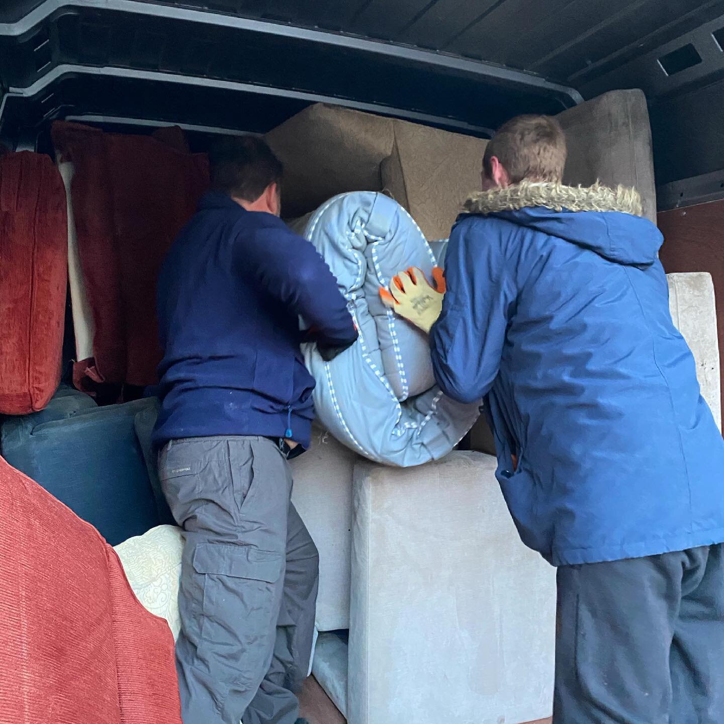 It&rsquo;s a work of art loading this van 🚛
.
The more items we move in one go, the better it is for the environment. So we like to make sure we have a very FULL van before we head down to the #recyclingplant ♻️
.
#nomattresstolandfill #nothingtolan