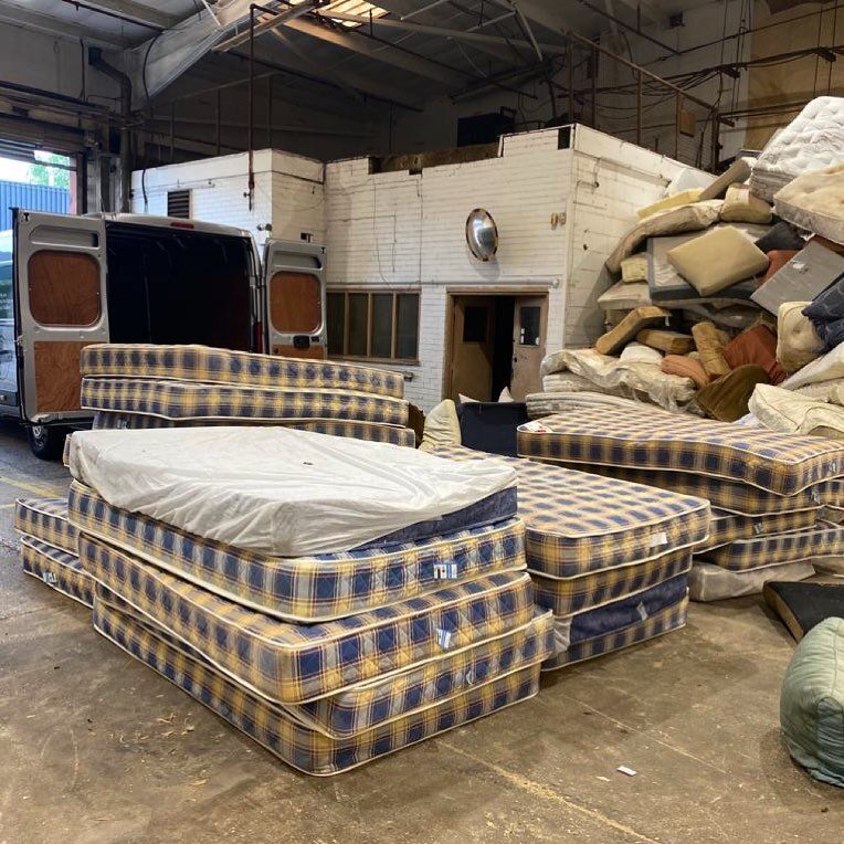 ♻️ SAVED FROM LANDFILL ♻️
.
So happy to see this company choosing an #environmentallyfriendly option for their #wastedisposal 👏🏼👏🏼👏🏼

This commercial contract is happening today, alongside our domestic collections. Talk about a jam packed day! 