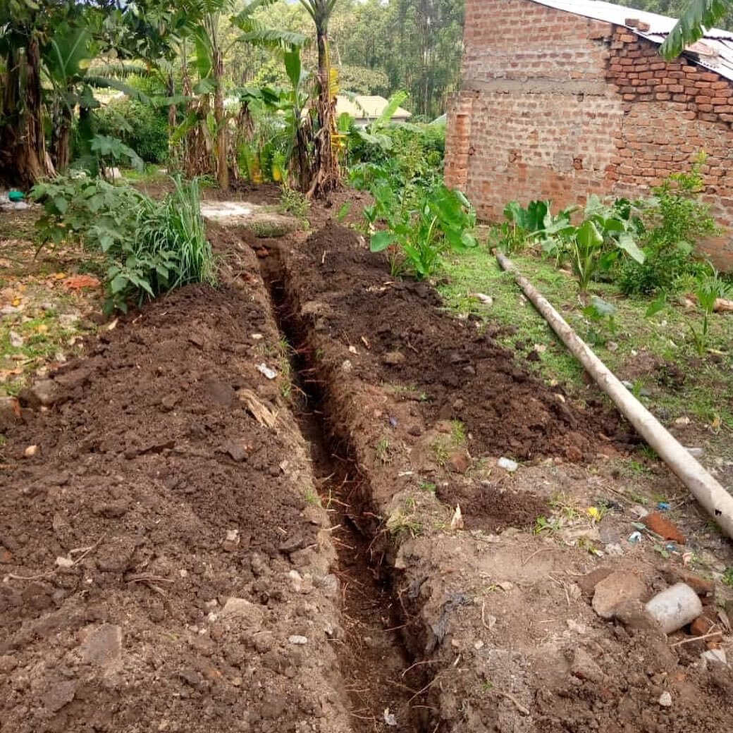 We definitely have all those #fridayfeels today. Super excited to see the plumbing &amp; septic tank going into our new place in Uganda 🇺🇬 
.
It&rsquo;s honestly been so exciting to see the progress of this build. 
.
Would you believe, when we star