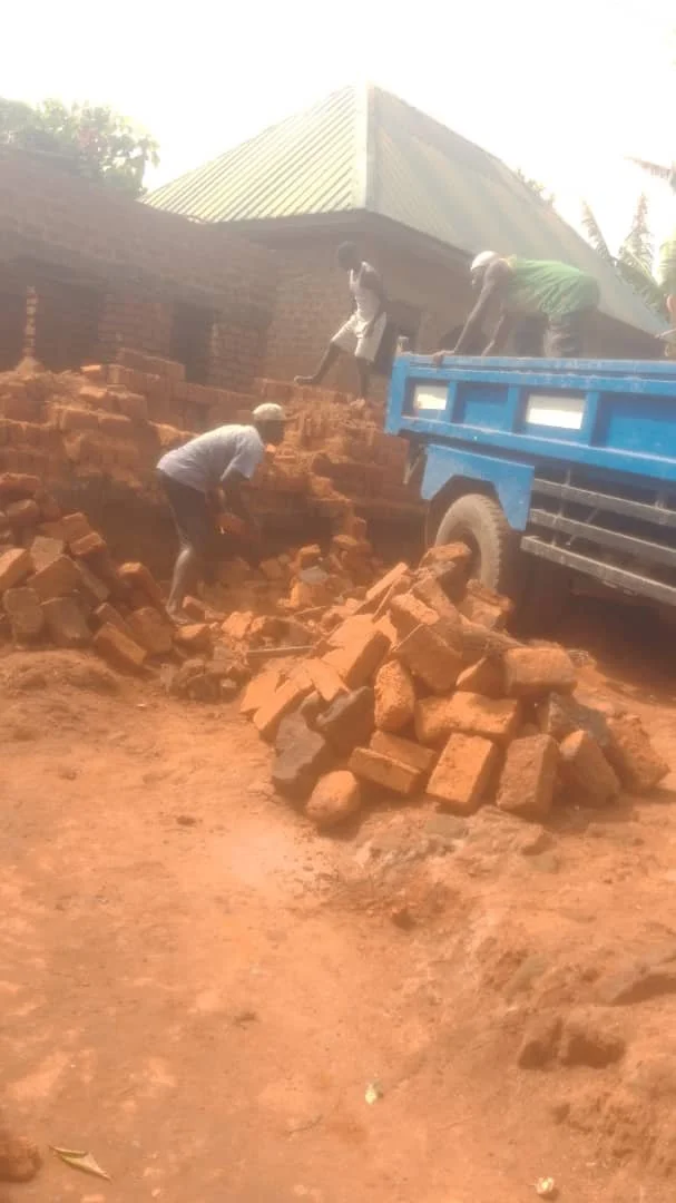 Bricks unload (2).jpg