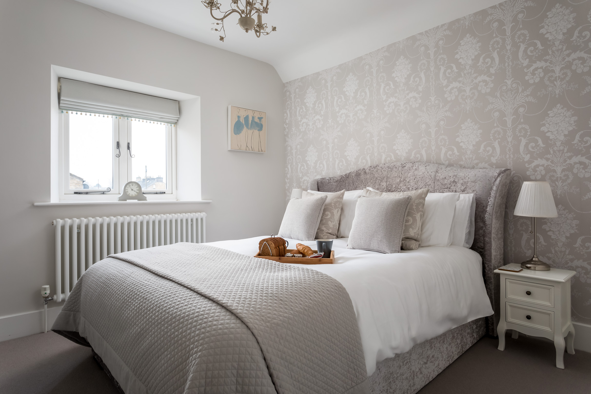 Bedroom: Relax in the kingsize bed