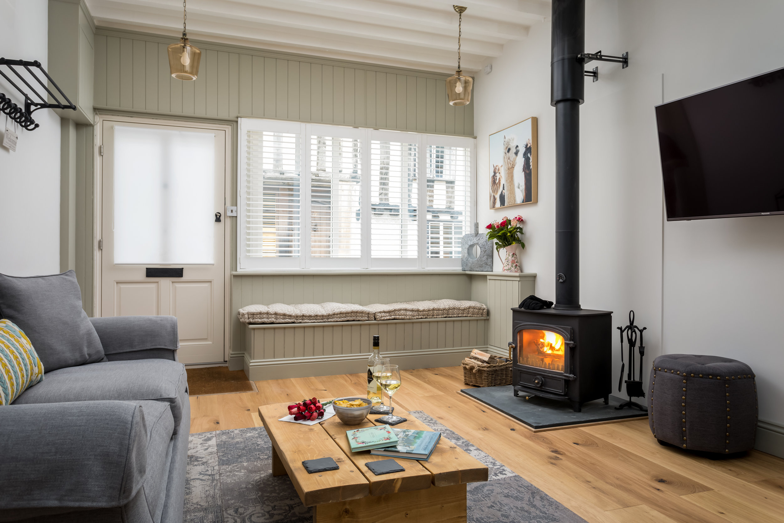 16 - The Bolt Hole - GL54 5HU - Full.jpg